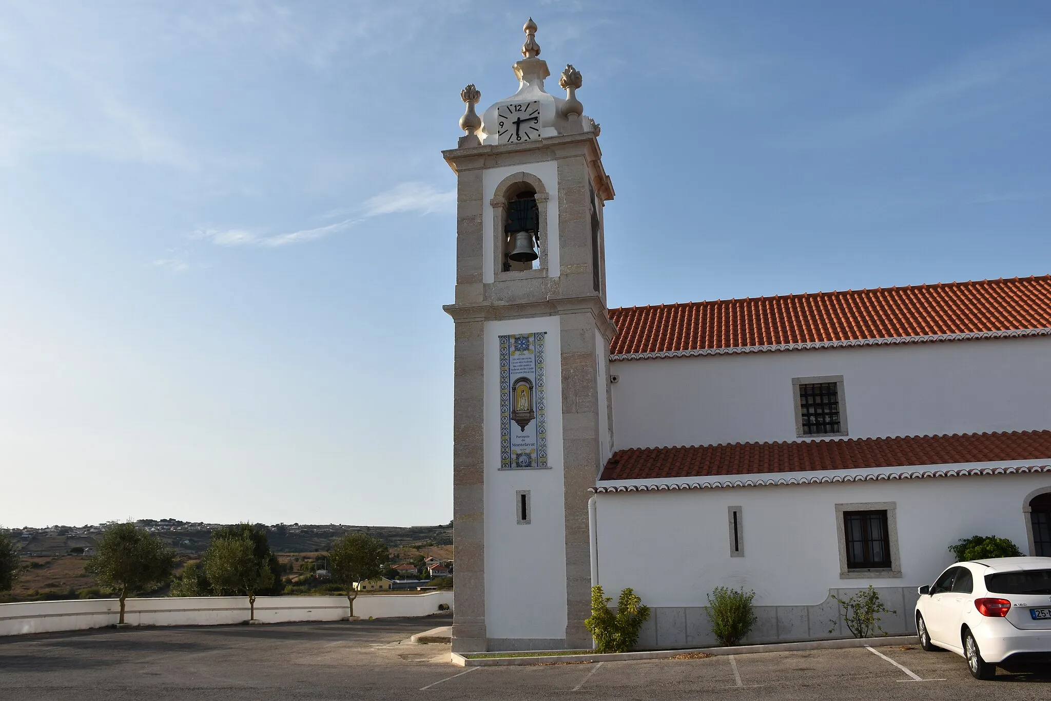 Photo showing: Tower of the Montelavar Mother Church, on the 500th anniversary (2019)