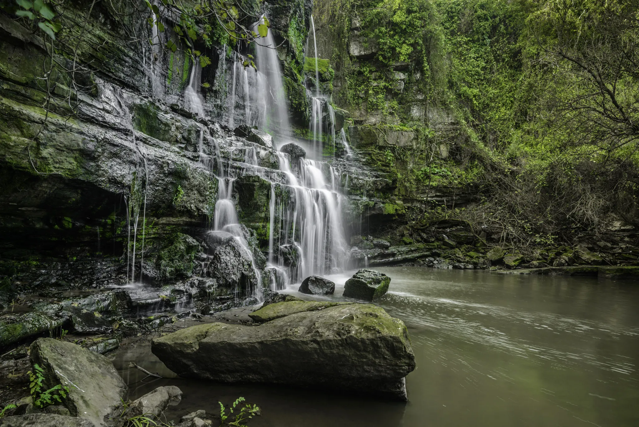 Photo showing: 500px provided description: Waterfall [#water ,#river ,#outdoor ,#rocks ,#green ,#landscapes ,#waterfall ,#long exposure ,#no people ,#cascata ,#Portugal ,#Ferven?a ,#Cascata de Ferven?a]