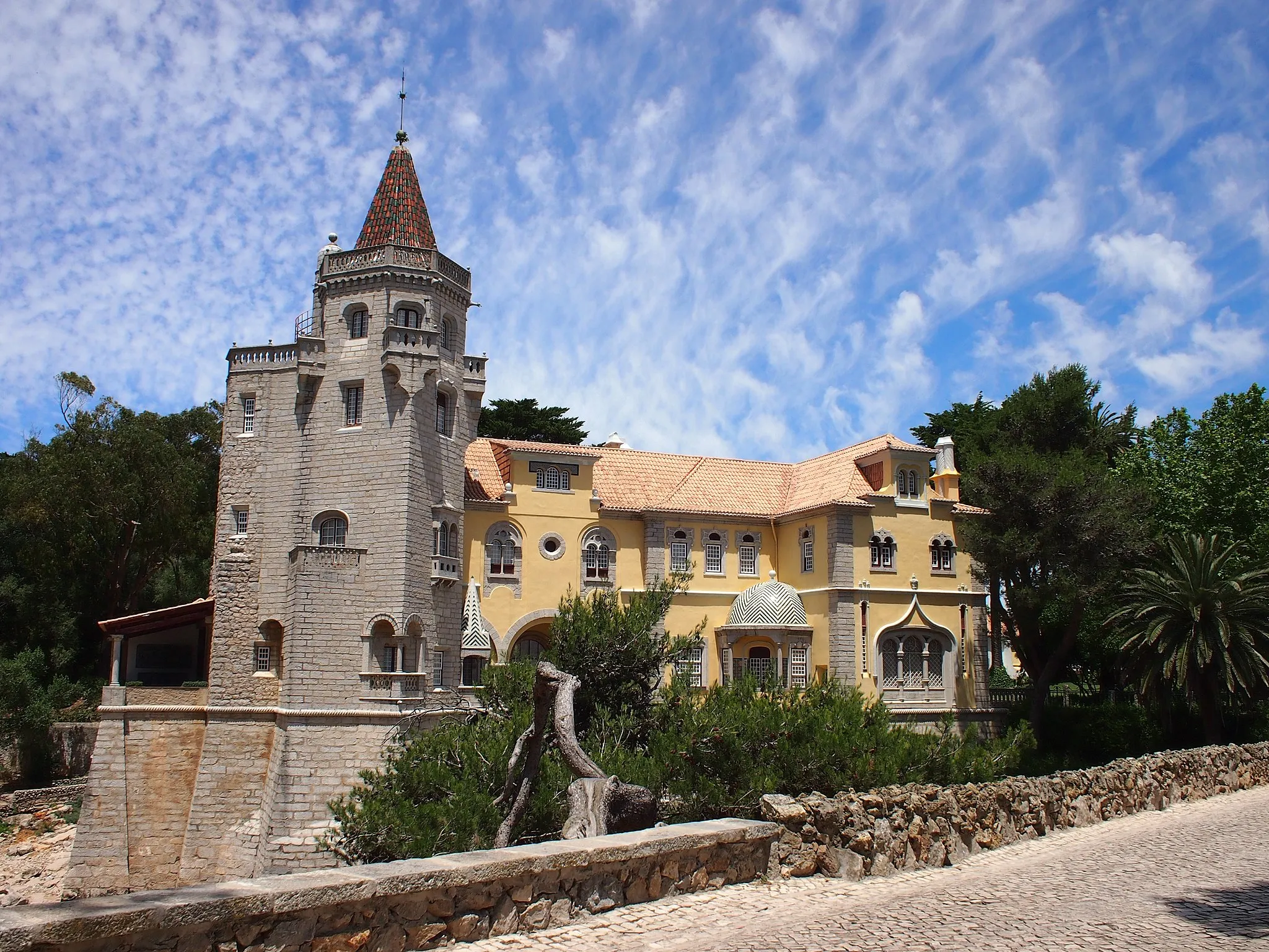 Photo showing: View of Condes de Castro Guimarães Palace in Cascais, Portugal