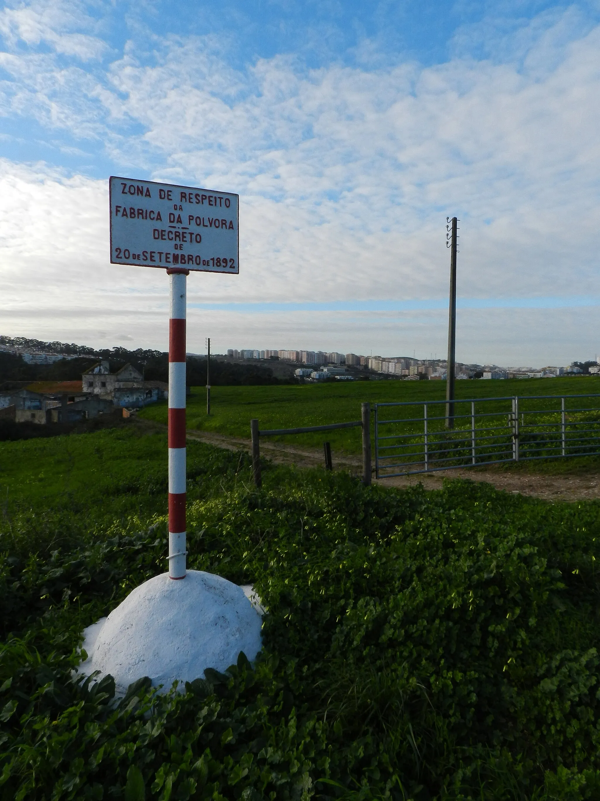 Photo showing: Near Fábrica da Pólvora, in Barcarena. I like this little sign. Back in the day when the nearby gunpowder factory was still in use they had to create a security perimeter in case of explosion. I believe that's the reason for this sign. The factory laboured from 1619 to 1988, although there were already some blackmithing activities for weaponry in the valley that date back to 1487. The factory likely suffered many adaptations and expansions throughout the centuries. Now it's a museum and cultural center.
.
If you liked my work, take a look at my Instagram gallery, where I share some of the things I've been doing (travels, music, lifestyle) and where I post other pictures that are not yet on Flickr as well as some edits. It would greatly help me in my photographic journey. Thanks a lot for your support.
www.instagram.com/relaxmarco/

www.facebook.com/relaxmarco/