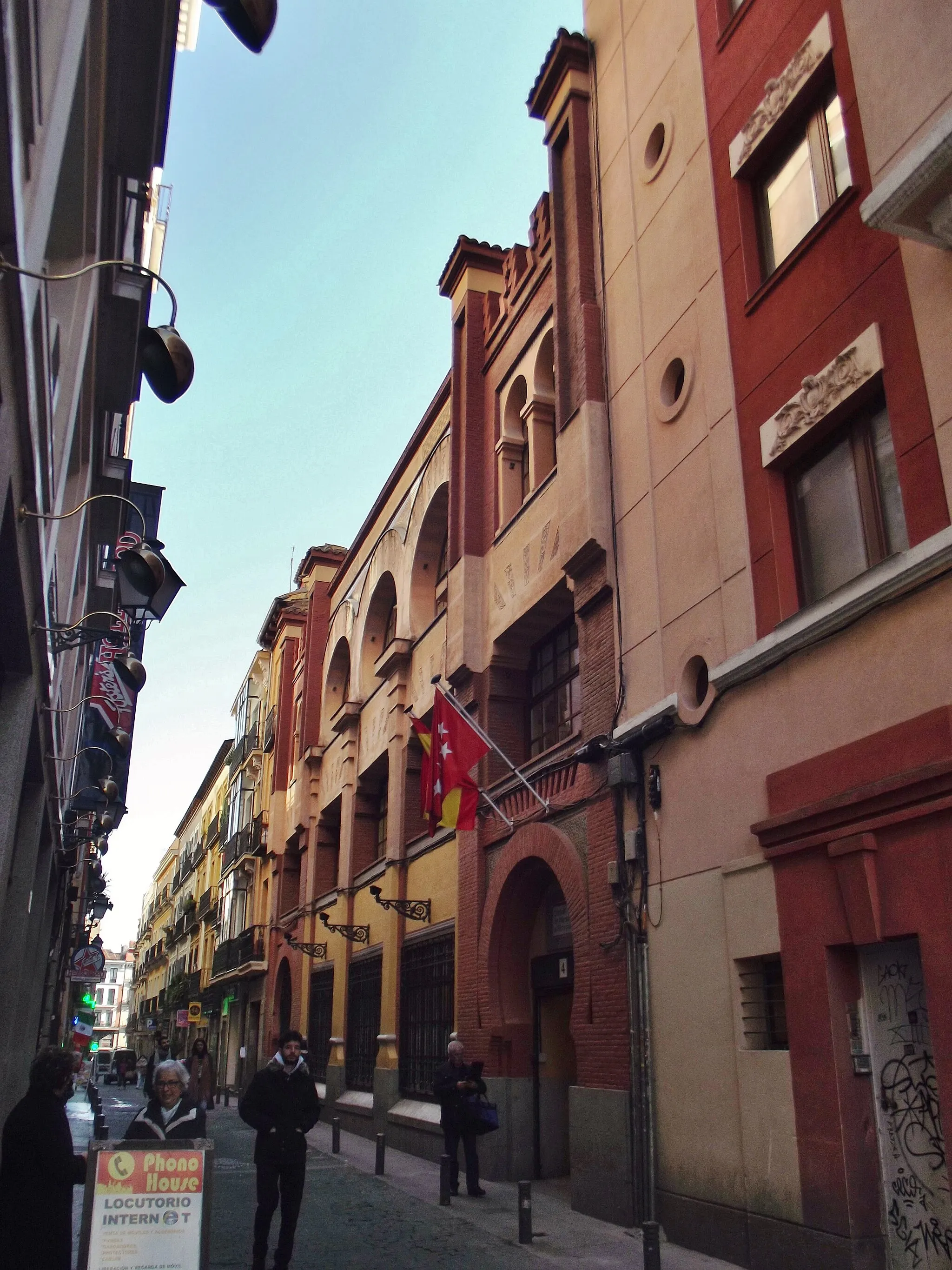 Photo showing: Oficina de Atención al Refugiado, calle de los Jardines, Madrid. Antigua sede de La Tribuna