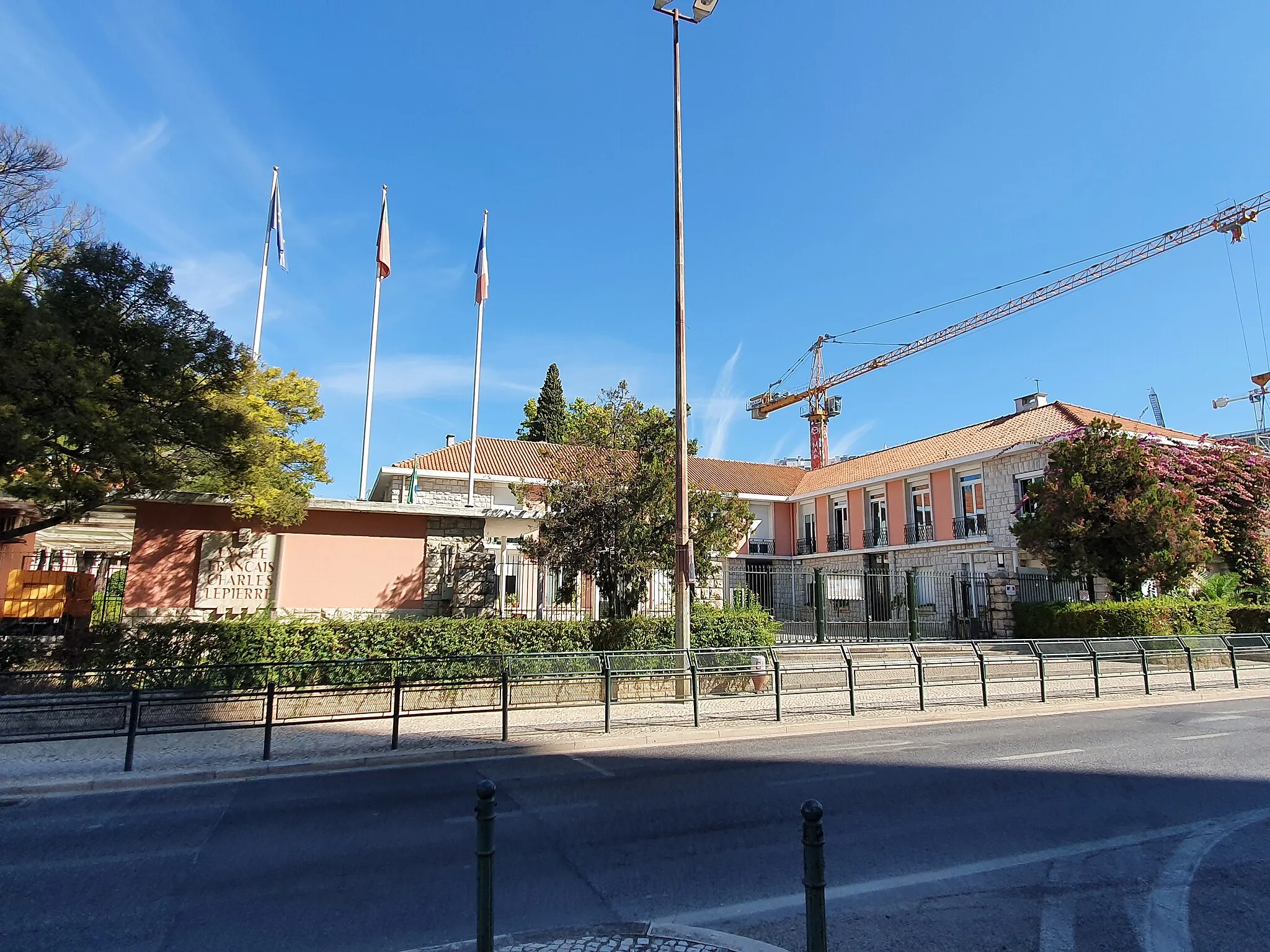 Photo showing: Liceu Francês Charles Lepierre, Campolide, Lisboa
