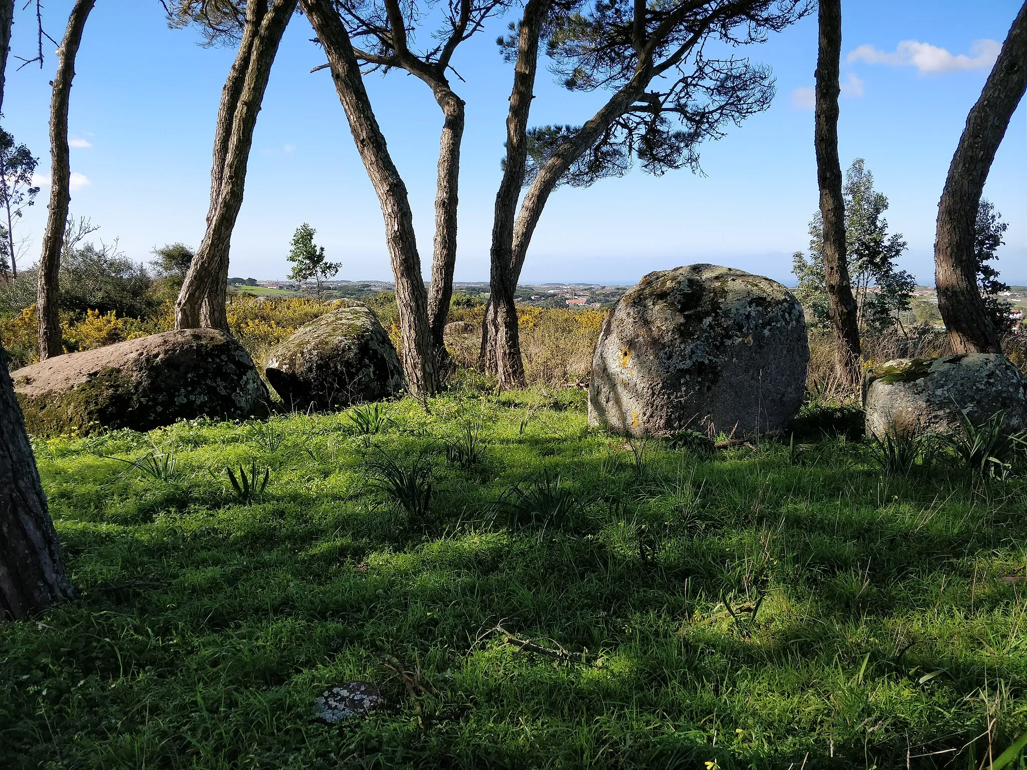 Photo showing: View of Conjunto Megalítico da Barreira near Sintra, Portugal