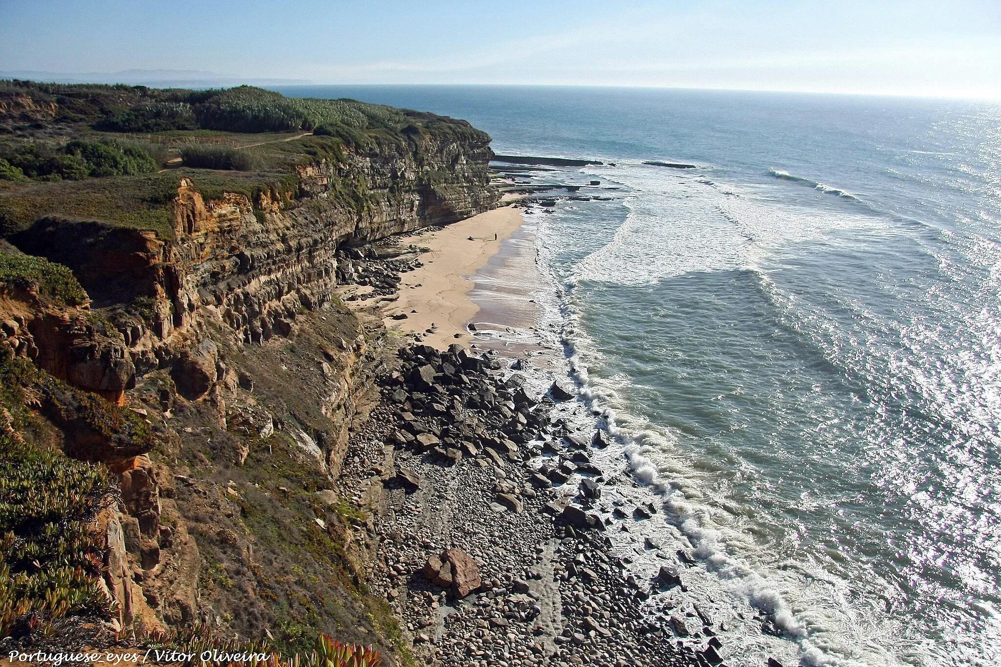 Photo showing: Litoral entre a Praia dos Coxos e a Praia de Ribeira de Ilhas - Portugal