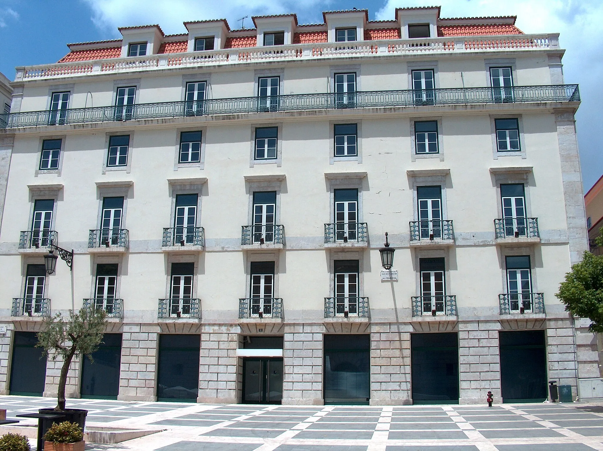 Photo showing: Casa onde nasceu Fernando Pessoa, no Largo de São Carlos em Lisboa