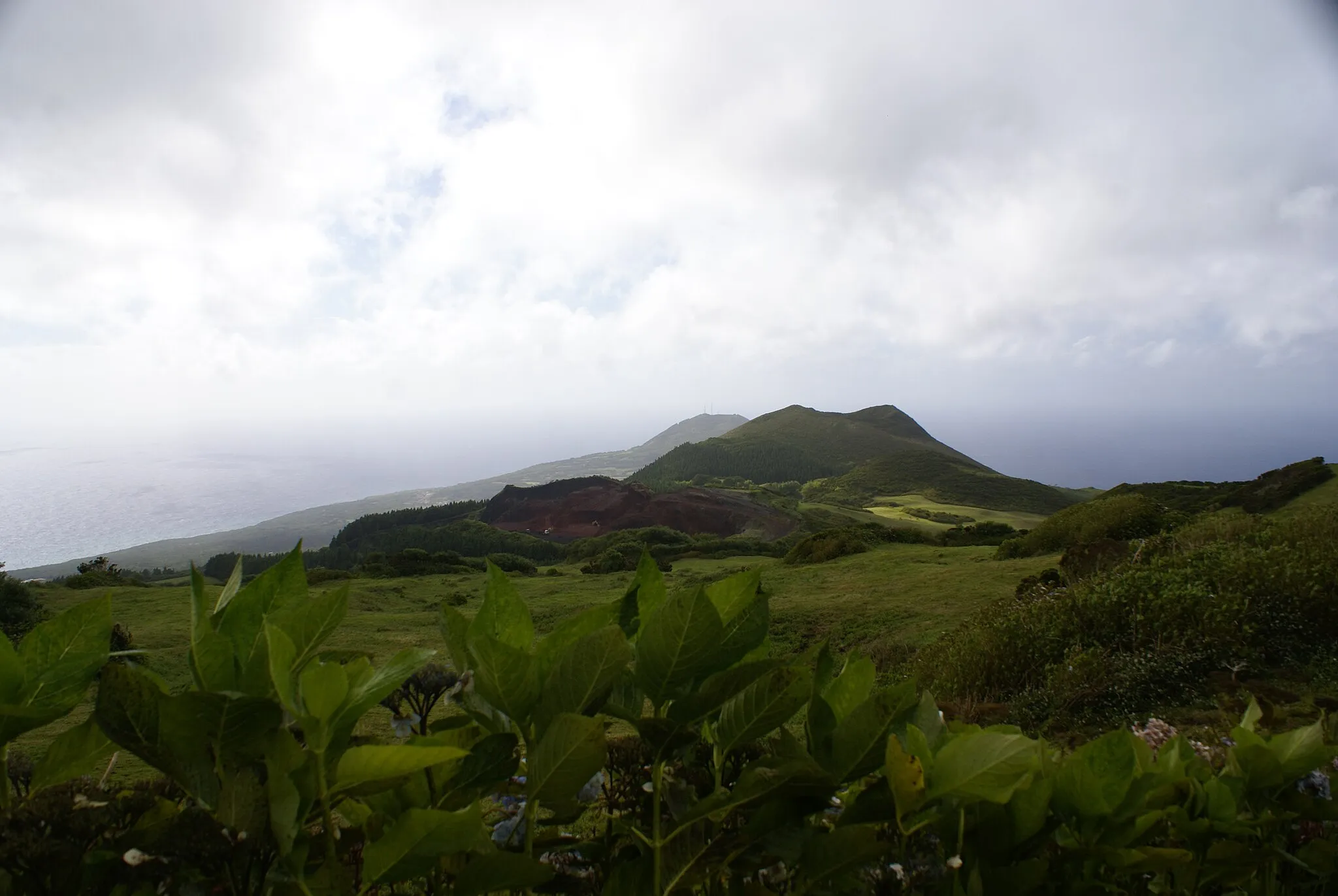 Photo showing: Le Capelinhos, en français « Petits Capelos », est un volcan formant un cap situé dans l'ouest de l'île de Faial, dans l'archipel portugais des Açores.