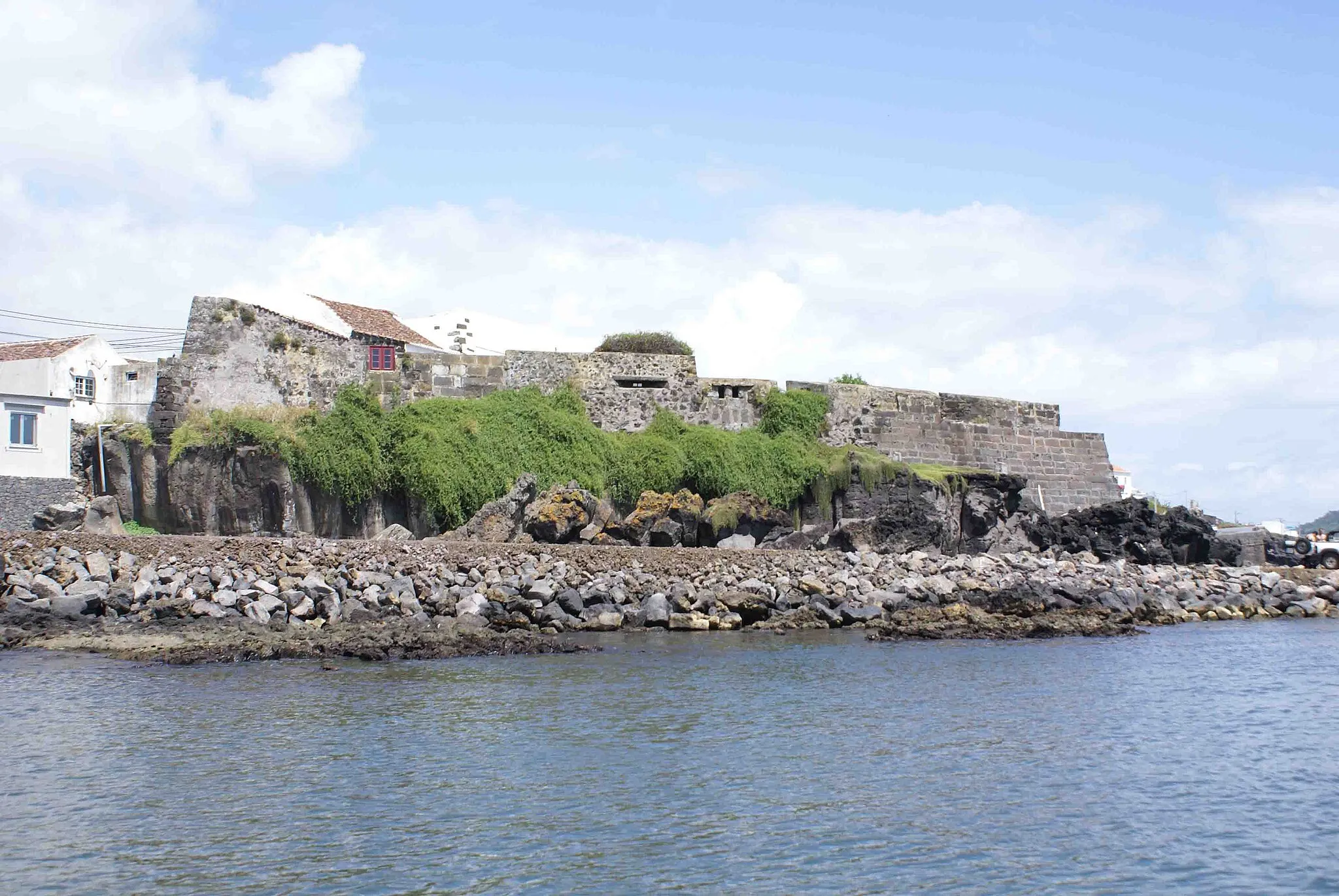 Photo showing: Forte Grande de São Mateus da Calheta visto pela costa, ilha Terceira, Açores, Portugal.