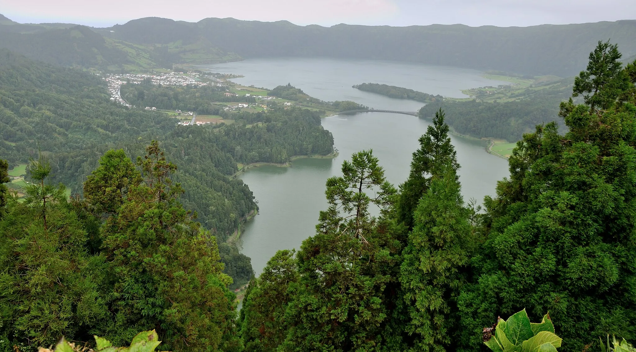 Photo showing: Portugal, on the crater rim around Sete Cidades (Azores)