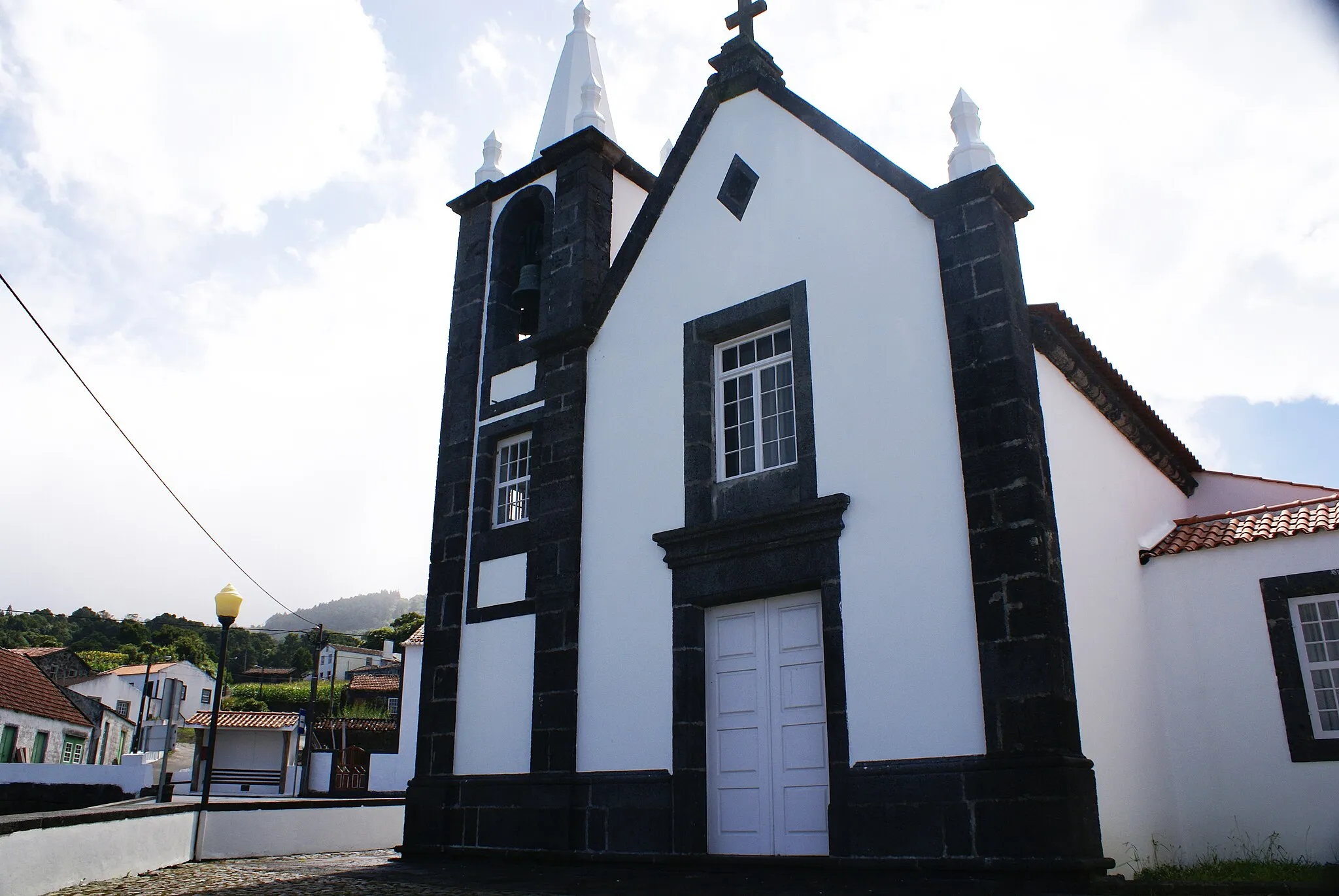 Photo showing: Igreja da Ribeirinha, orago Santo Antão, concelho das Lajes do Pico, ilha do Pico, Açores, Portugal