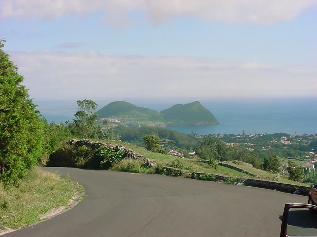 Photo showing: Freguesia da Terra Chã, Miradouro das Veredas, vista sobre o Monte Brasil, ilha Terceira, Açores, portugal.
