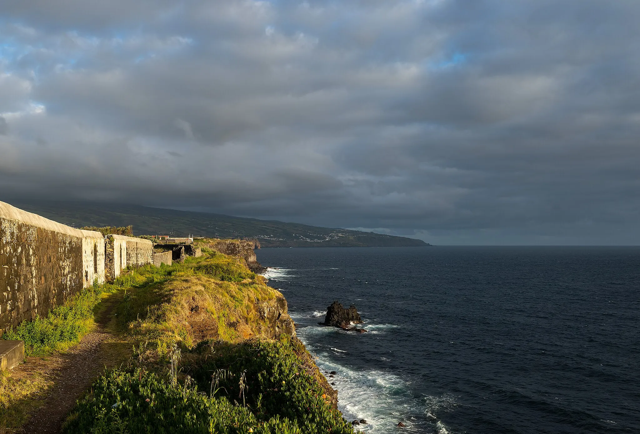 Photo showing: Coastline, Fenais da Luz, São Miguel Island, Azores, Portugal (PPL3-Altered)