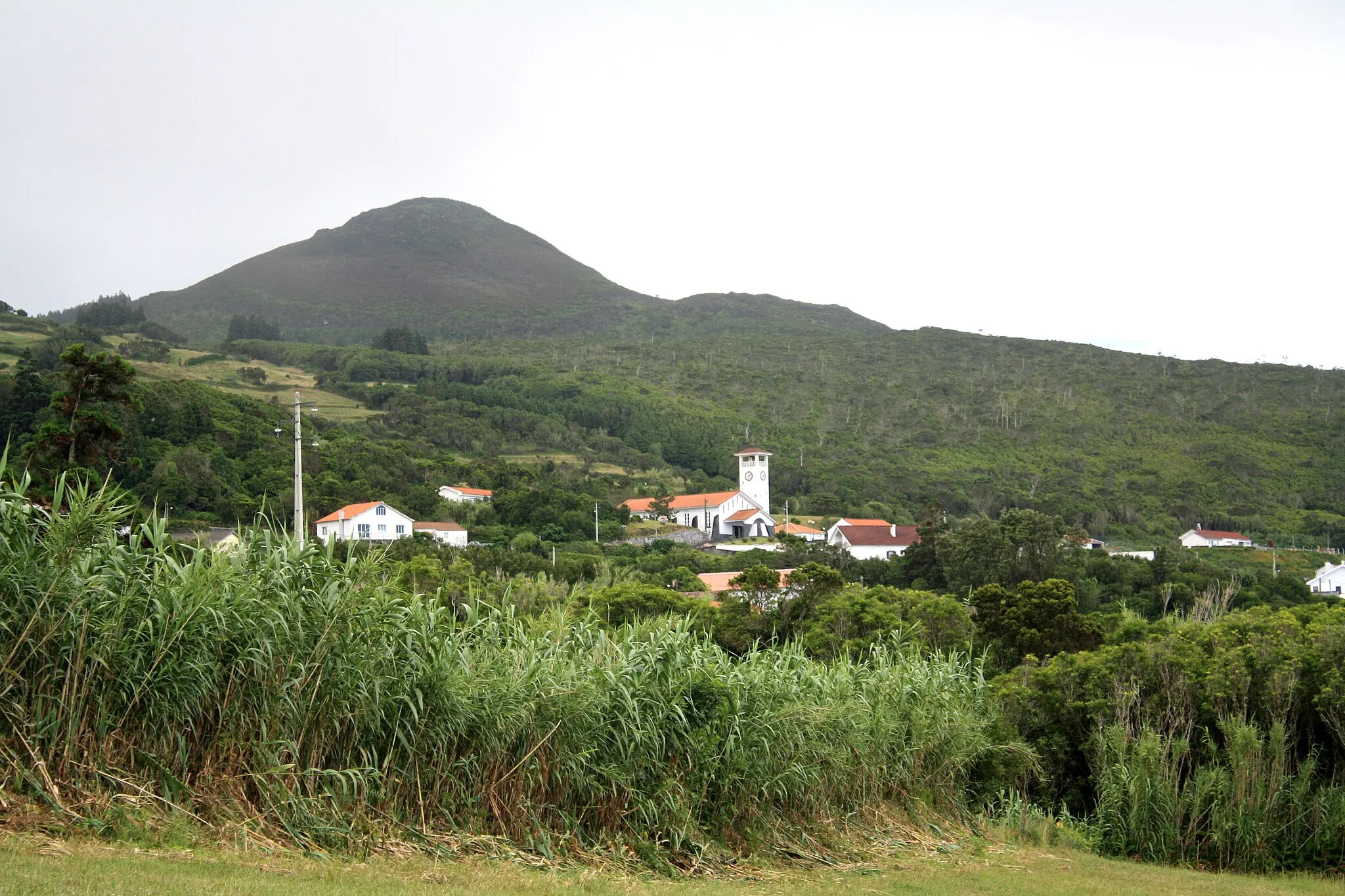 Photo showing: Praia do Norte with Church Igreja de Nossa Senhora das Dores, Island of Faial, Azores, Portugal