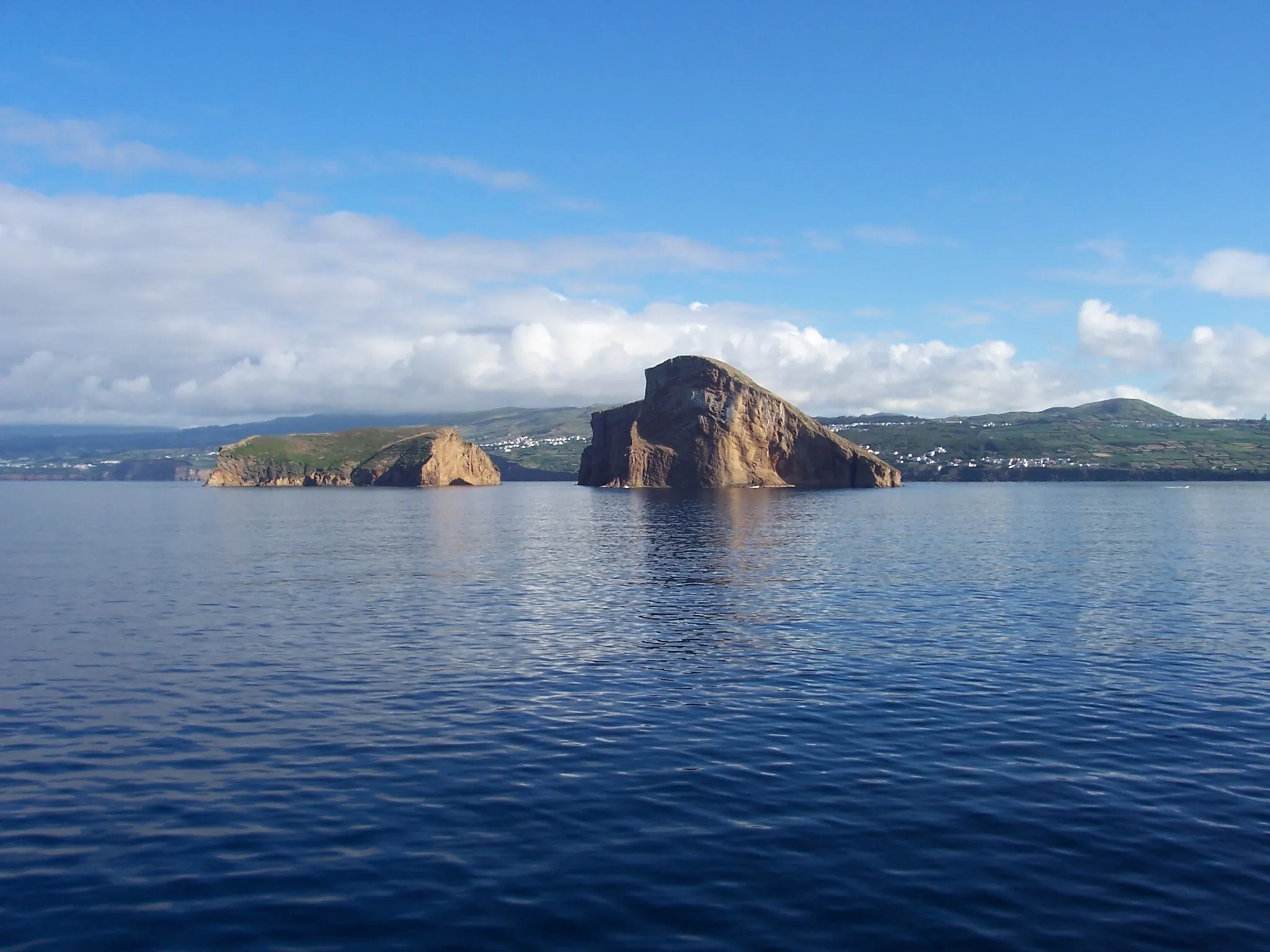 Photo showing: Ilhéus das Cabras, vistos do Mar,  ilha Terceira, Açores, Portugal.