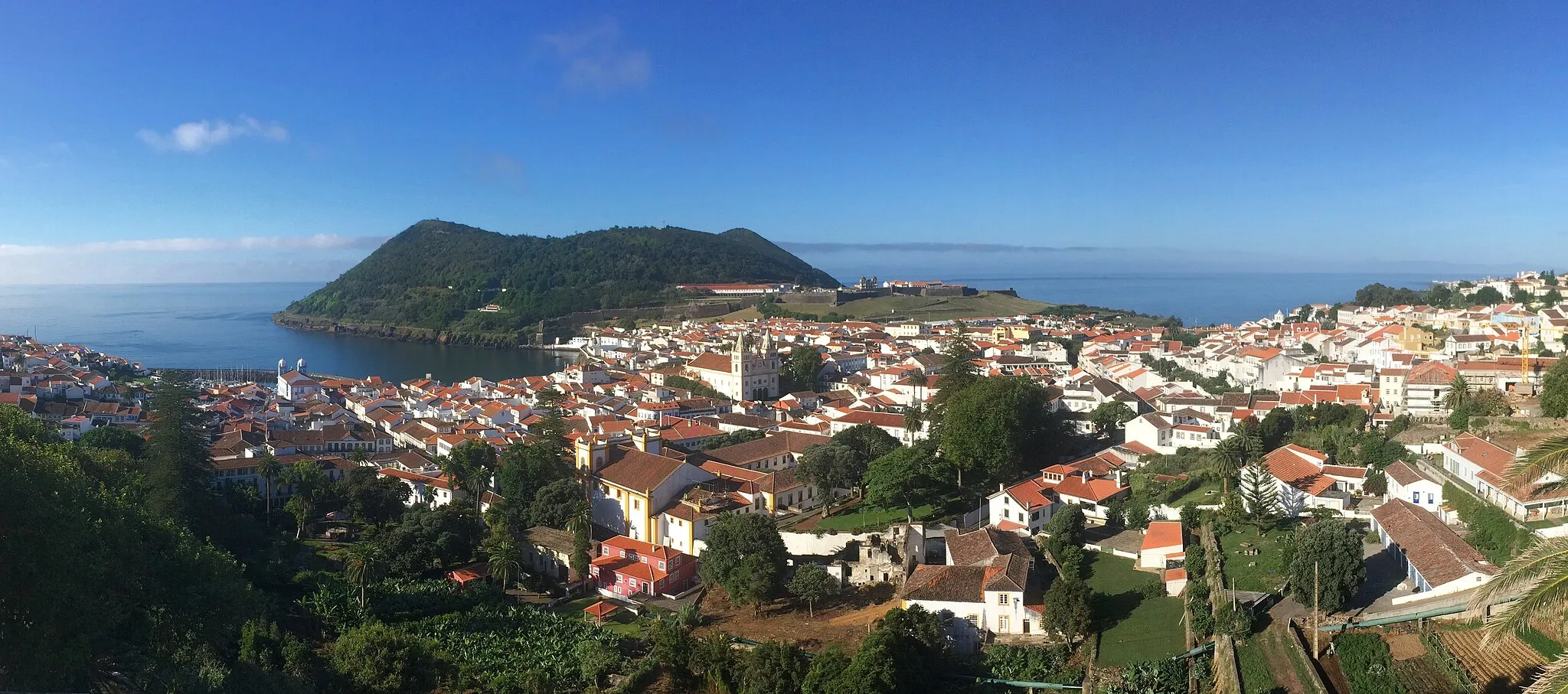 Photo showing: View over Angra do Heroismo from the garden.