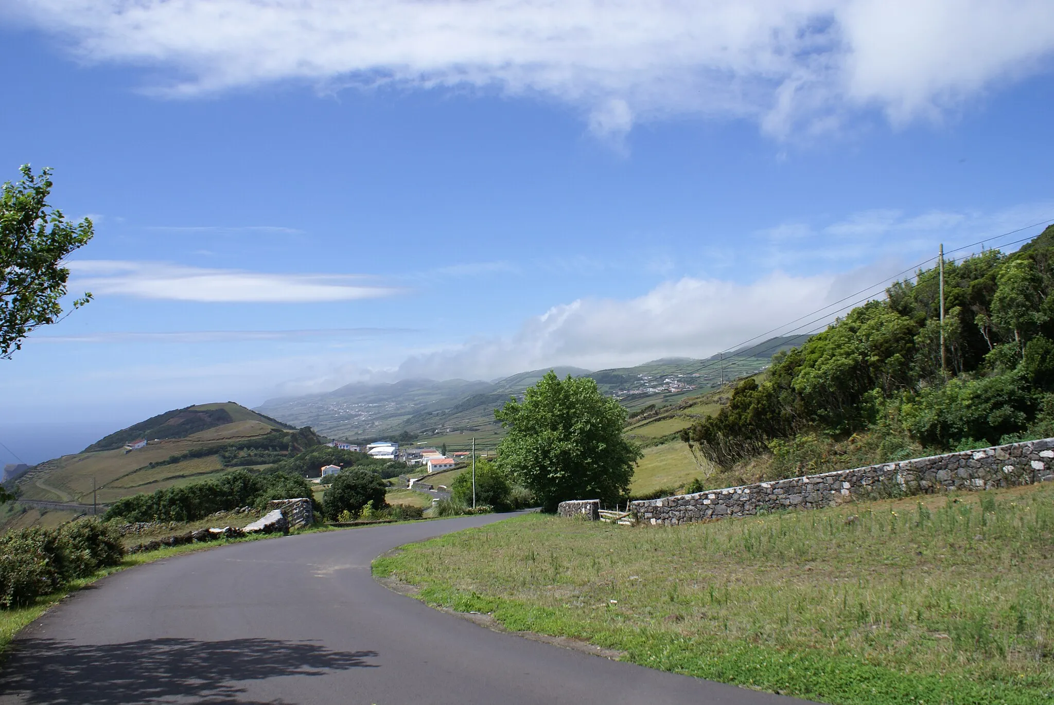 Photo showing: Paisagem visivel a caminho de Santo Amaro, Velas, ilha de São Jorge, Açores