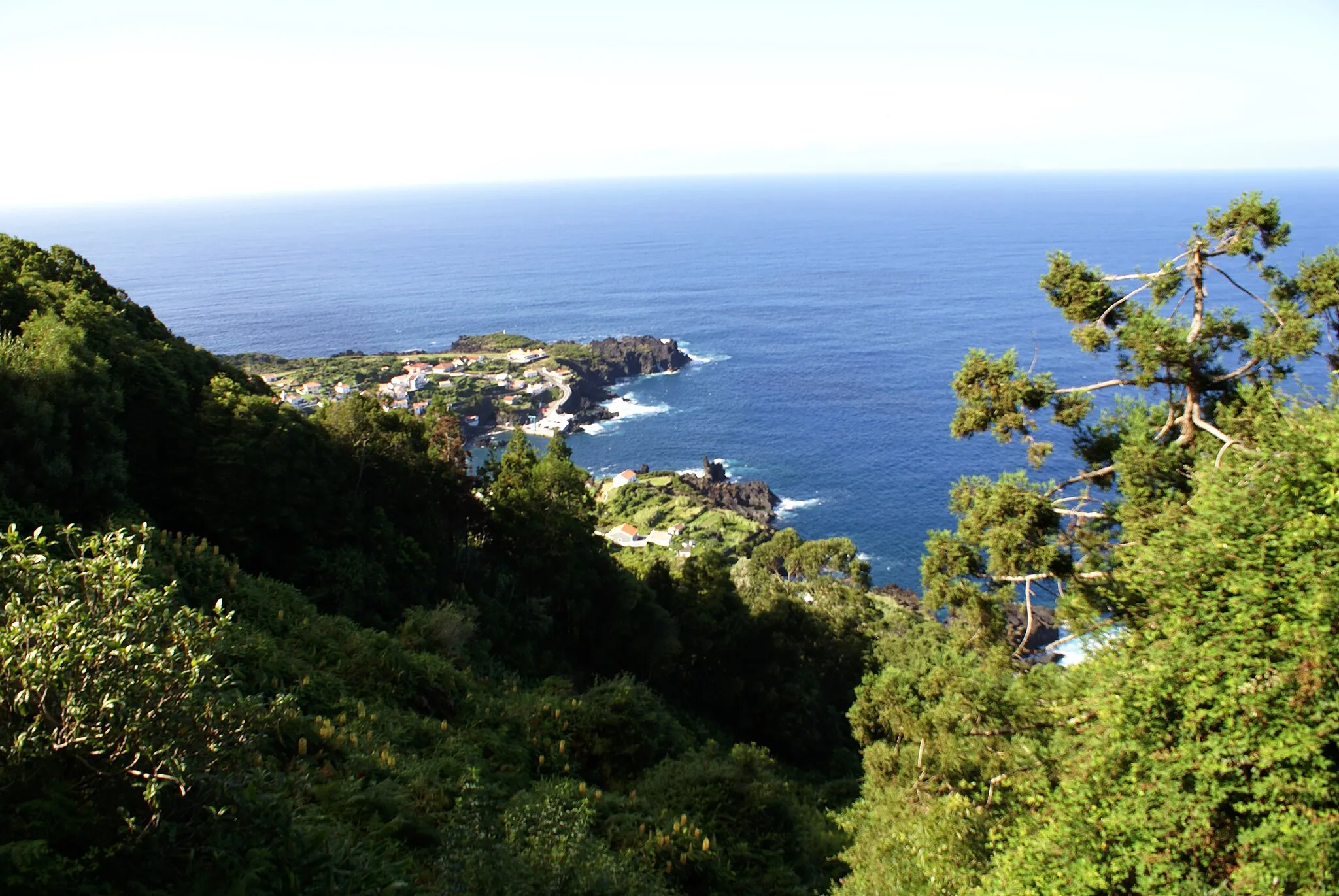 Photo showing: Fajã do Ouvidor, vista geral, Norte Grande, Velas, ilha de São Jorge