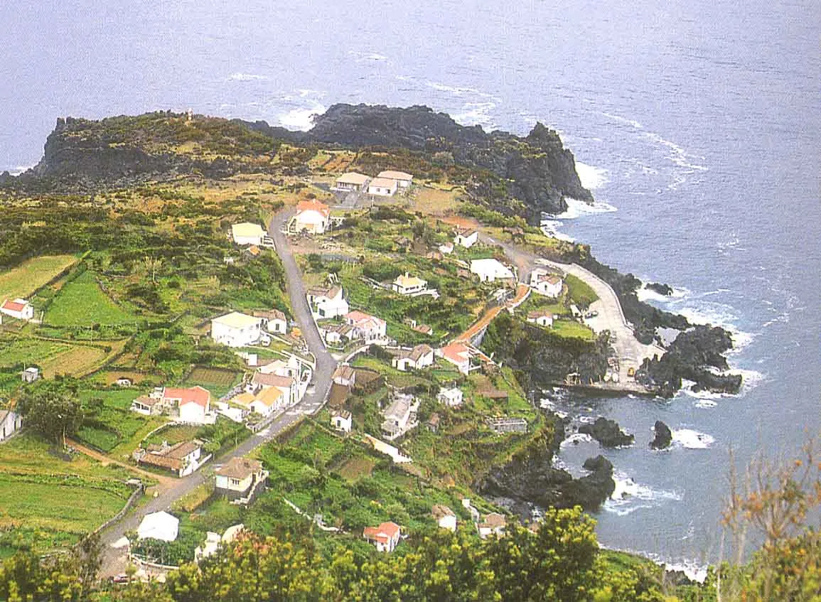 Photo showing: Fajã do Ouvidor, Ilha de São Jorge, Açores.