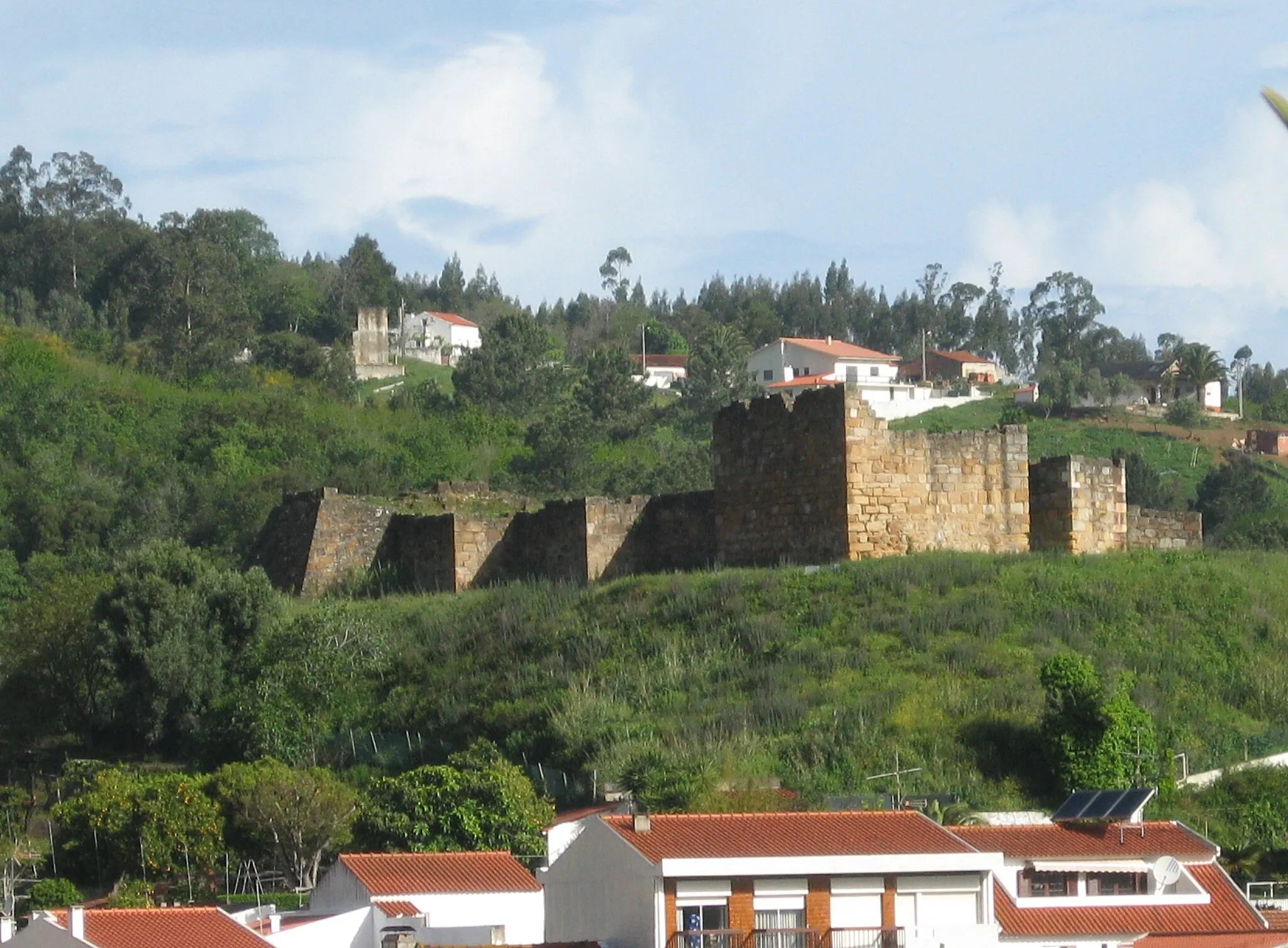 Photo showing: Mosteiro de Alcobaça, Portugal,ruins of the Castello, origin Moors or Wes-Goths