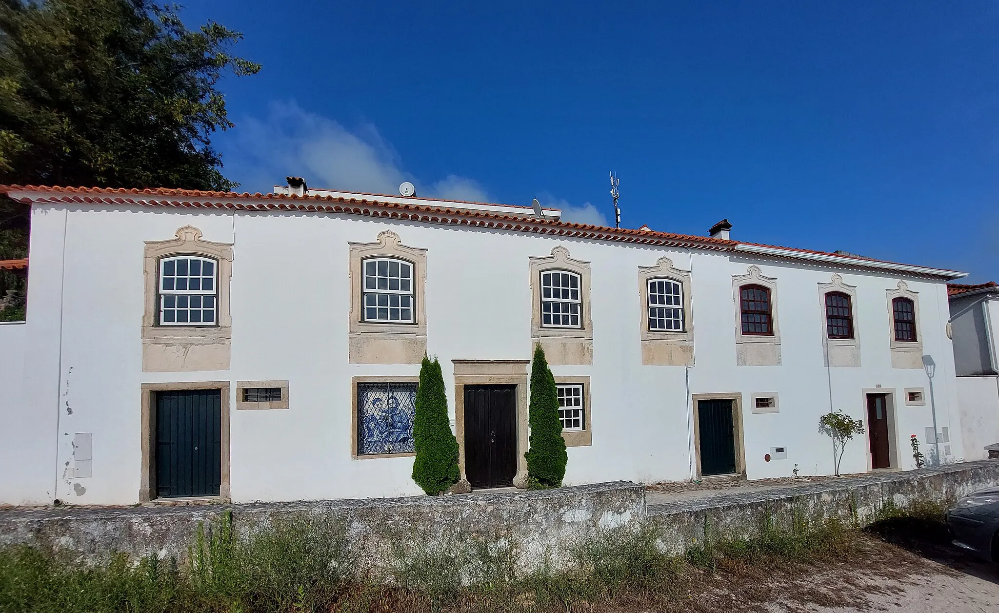 Photo showing: Extensão da fachada principal da Casa Brasonada na Rua de São José