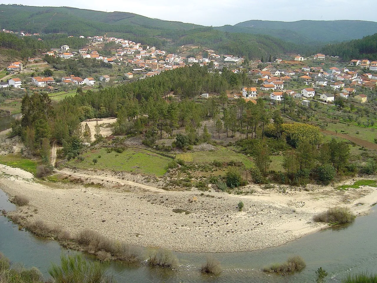 Photo showing: Rio Zêzere em Dornelas - Pampilhosa da Serra