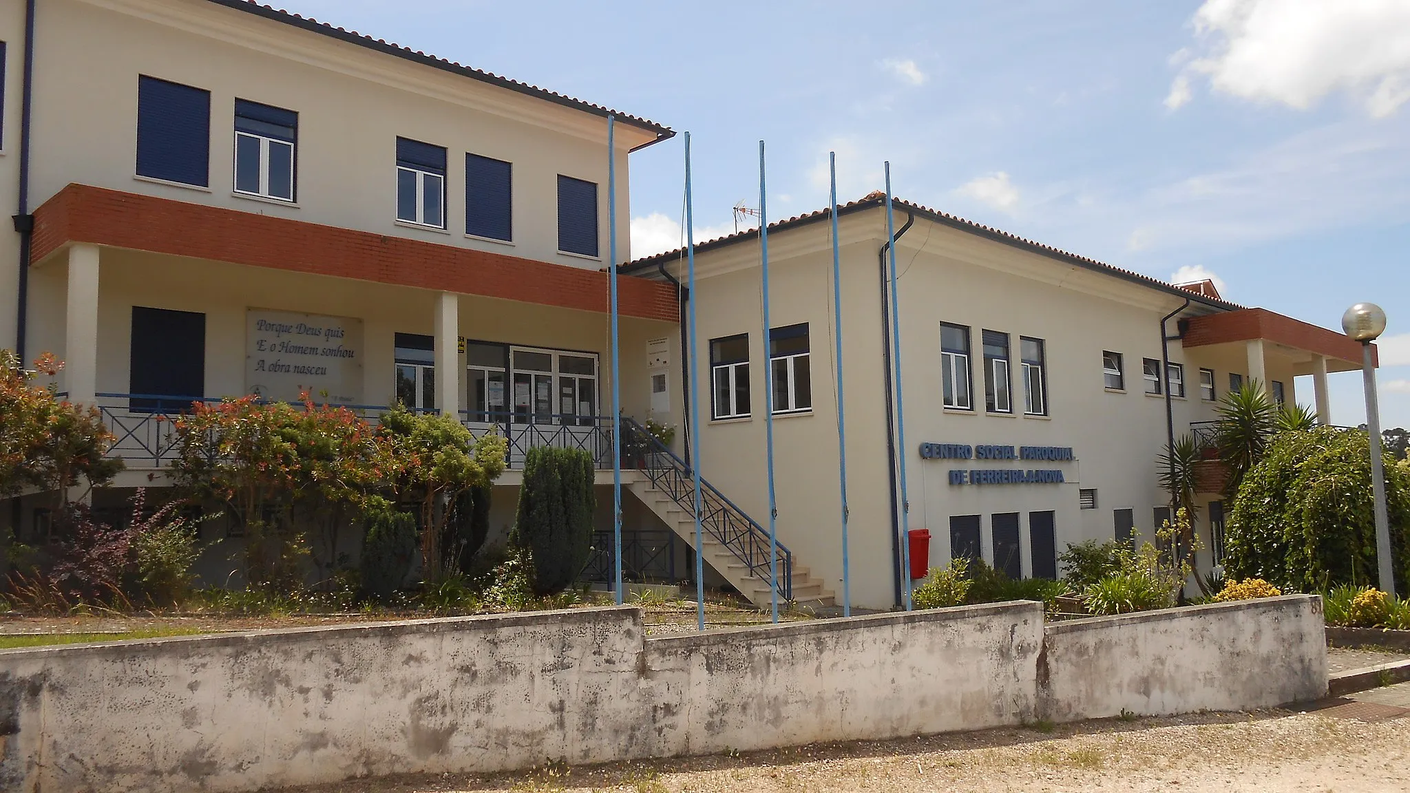 Photo showing: The social centre of the parish of Ferreira-a-Nova.