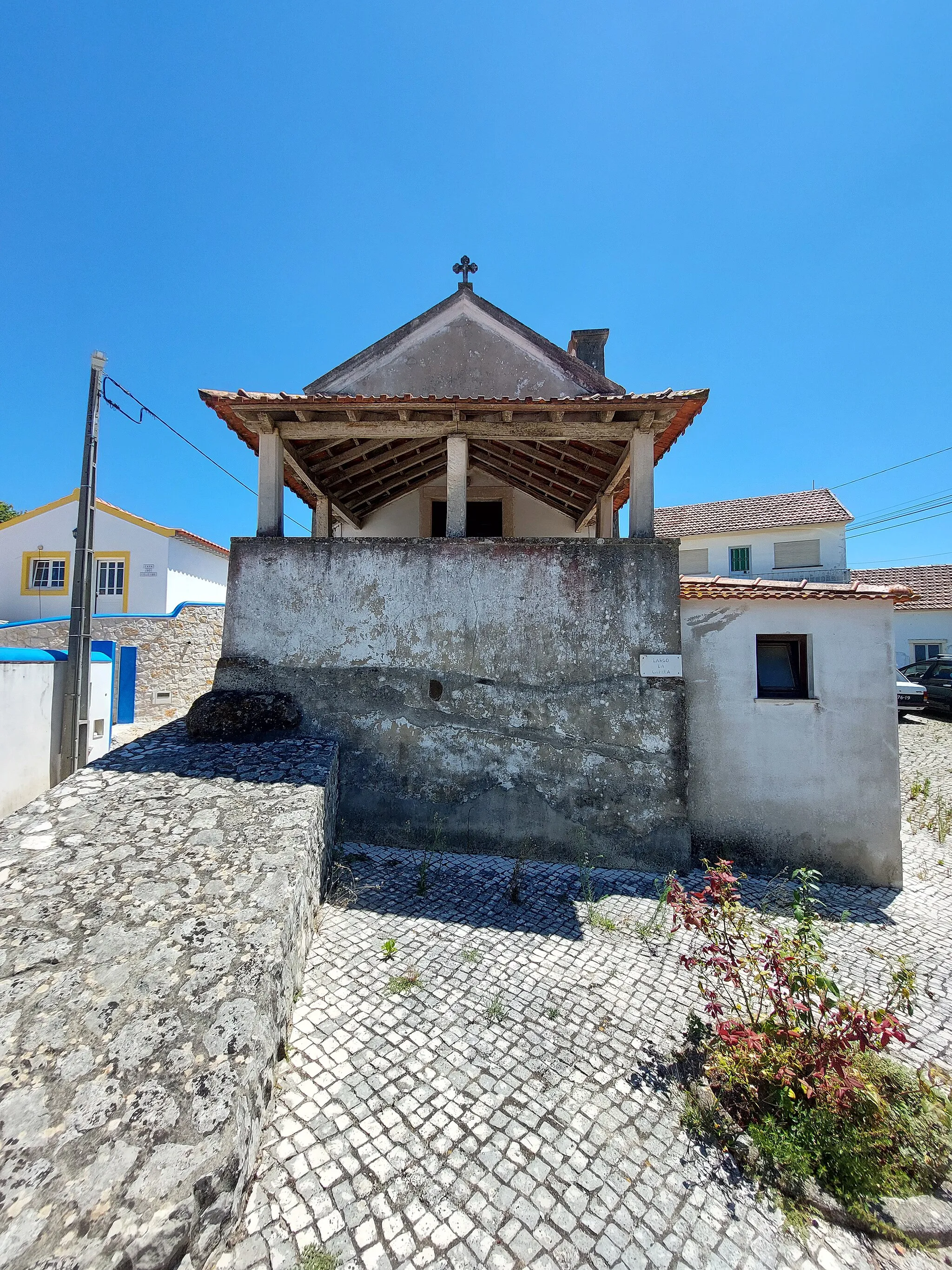 Photo showing: Fachada principal da Capela de Almofala