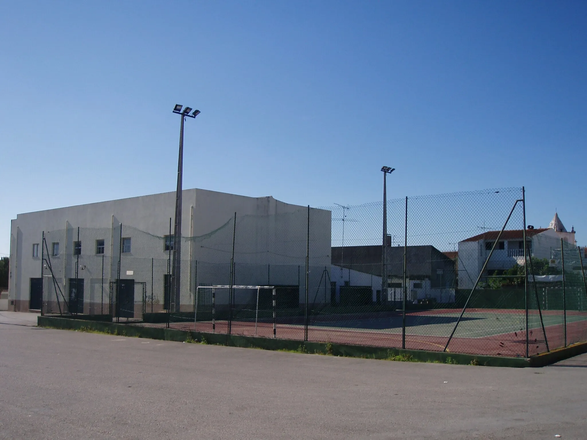 Photo showing: Associação da Granja do Ulmeiro e Polidesportivo