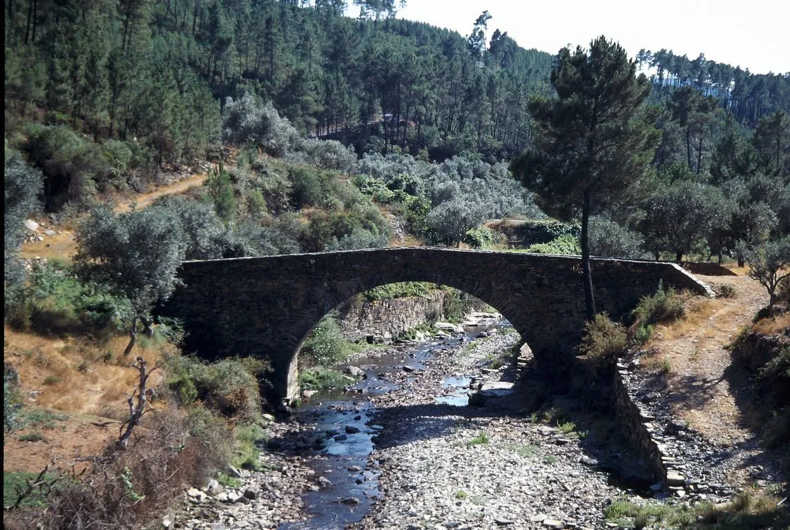 Photo showing: Ponte velha na freguesia de Ermida, concelho da Sertã.