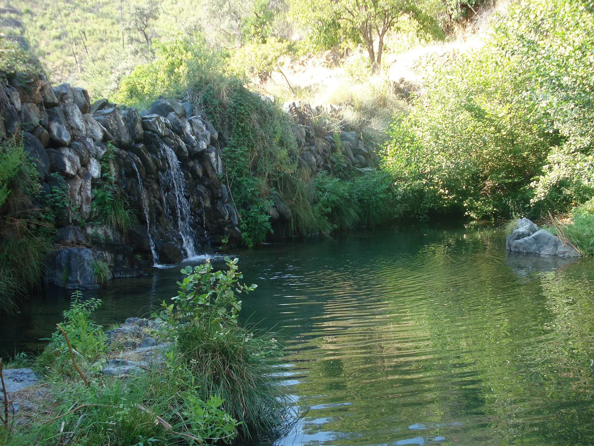 Photo showing: Poço do Açude na Ribeira do Alvito