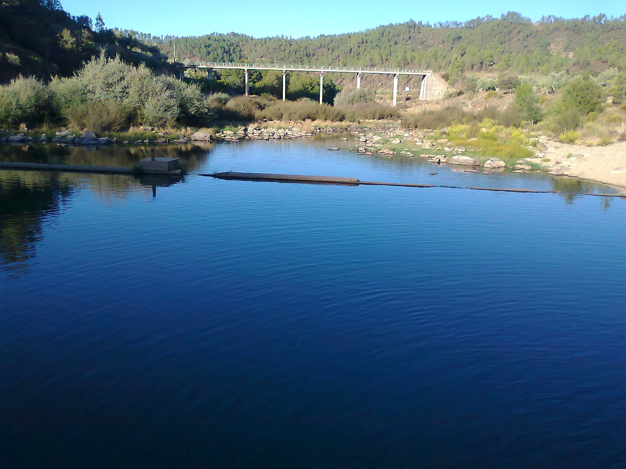 Photo showing: Foz do Cobrão Represa no Rio Ocreza