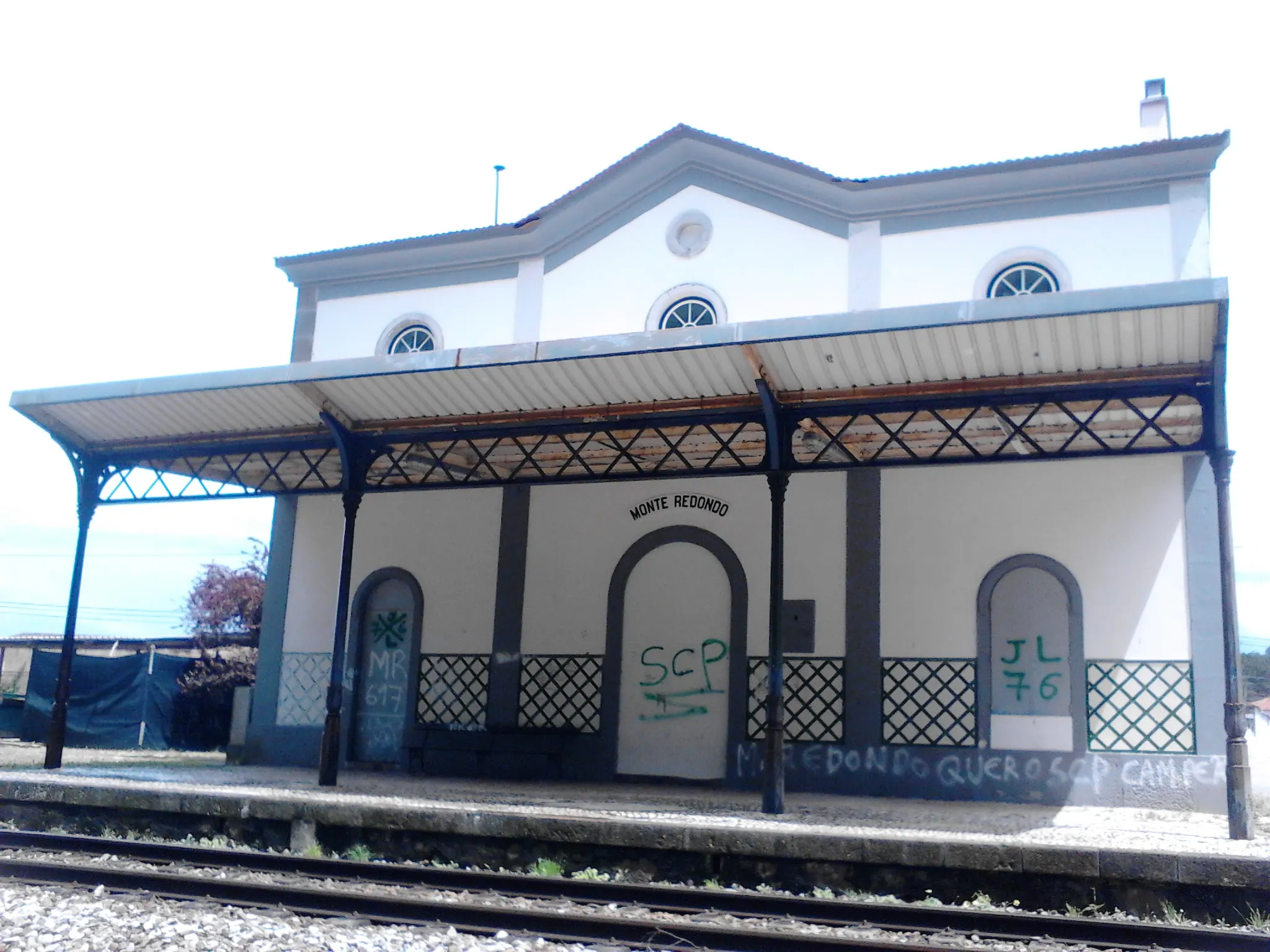 Photo showing: Boarded up back of Monte Redondo halt