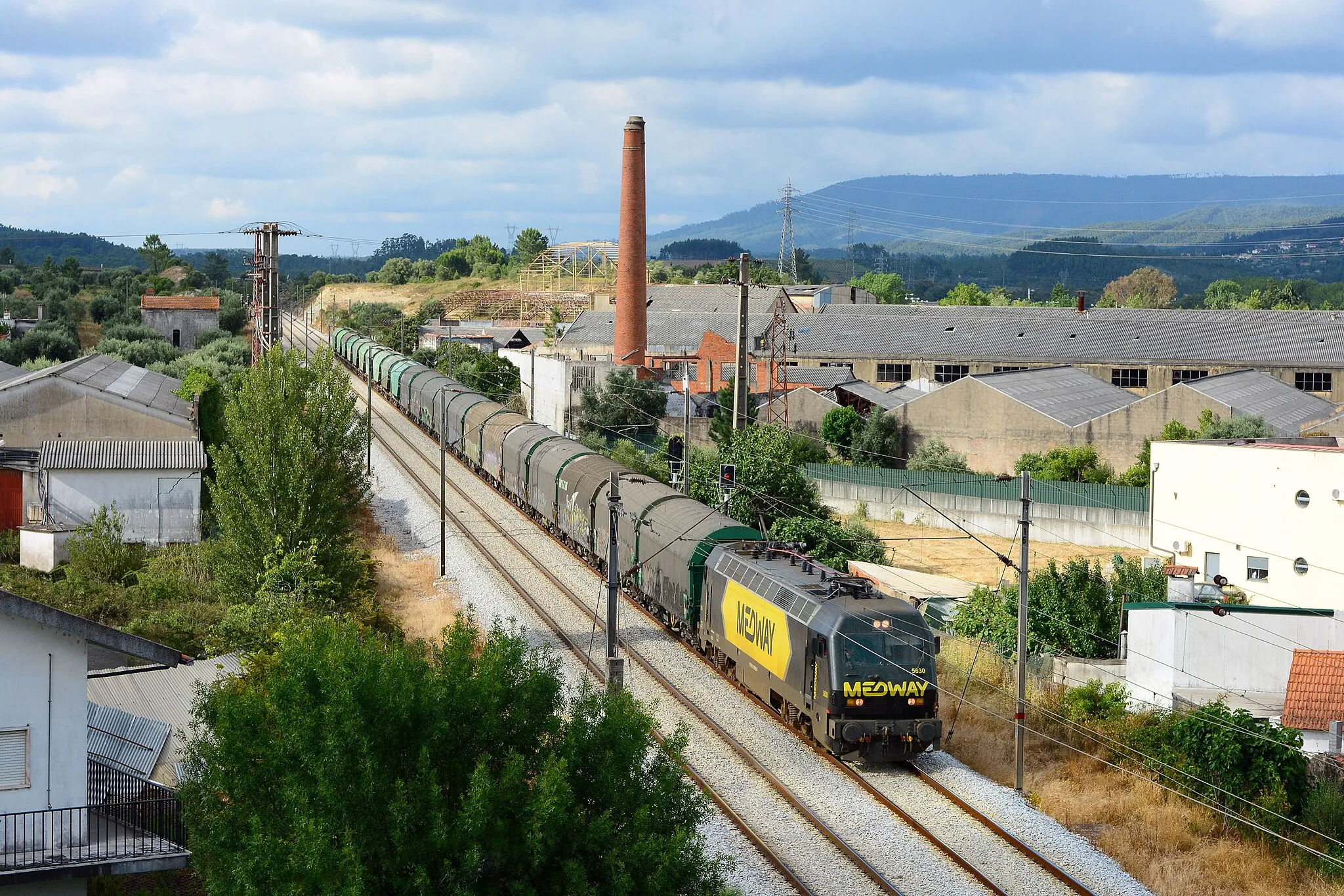 Photo showing: Siemens Eurosprinter Medway 5630 with a mixed freight train from Vilar Formoso to Penalva.

www.photrain.net/photos/photo/9094