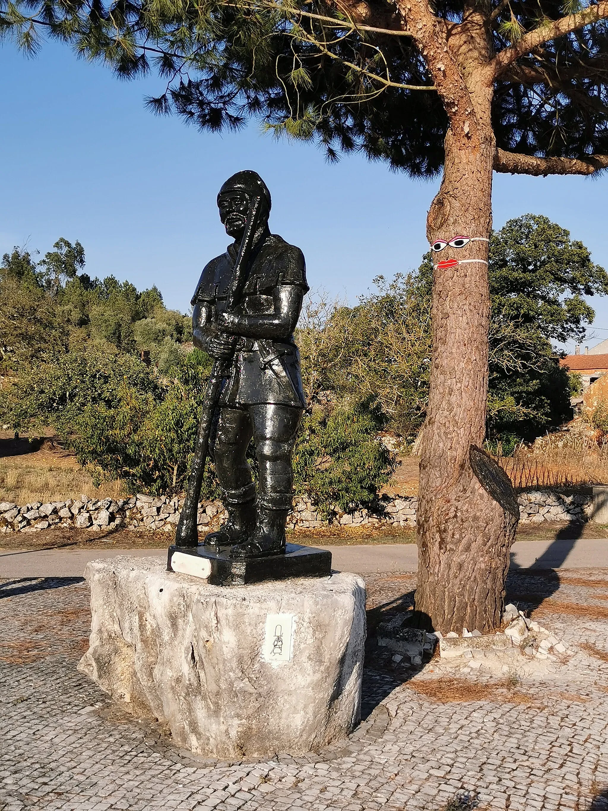 Photo showing: Estátua do Velho da Morada
