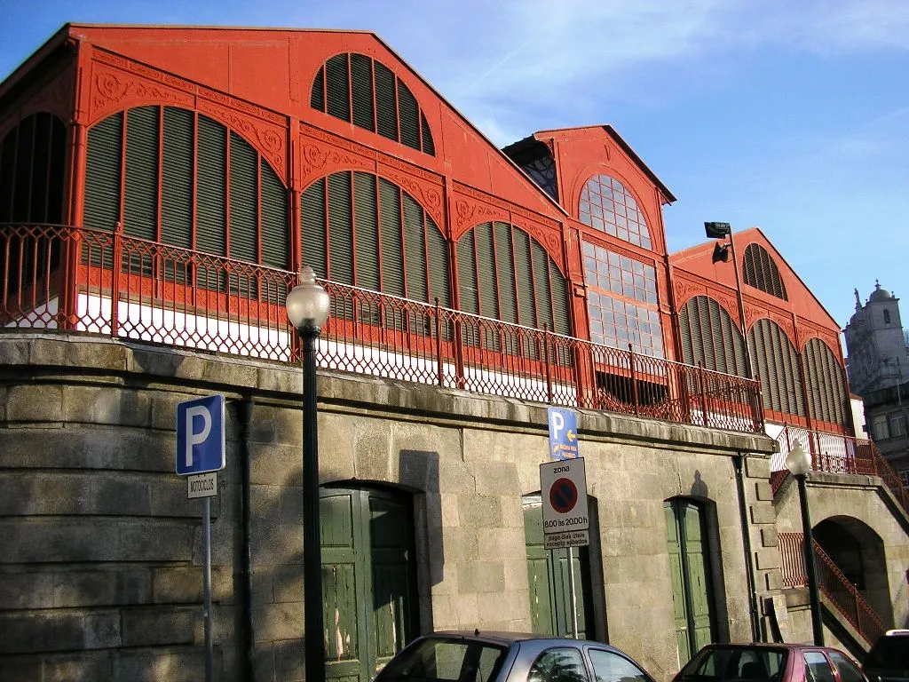 Photo showing: Old "Ferreira Borges" market in Porto, Portugal. Author: Manuel de Sousa.