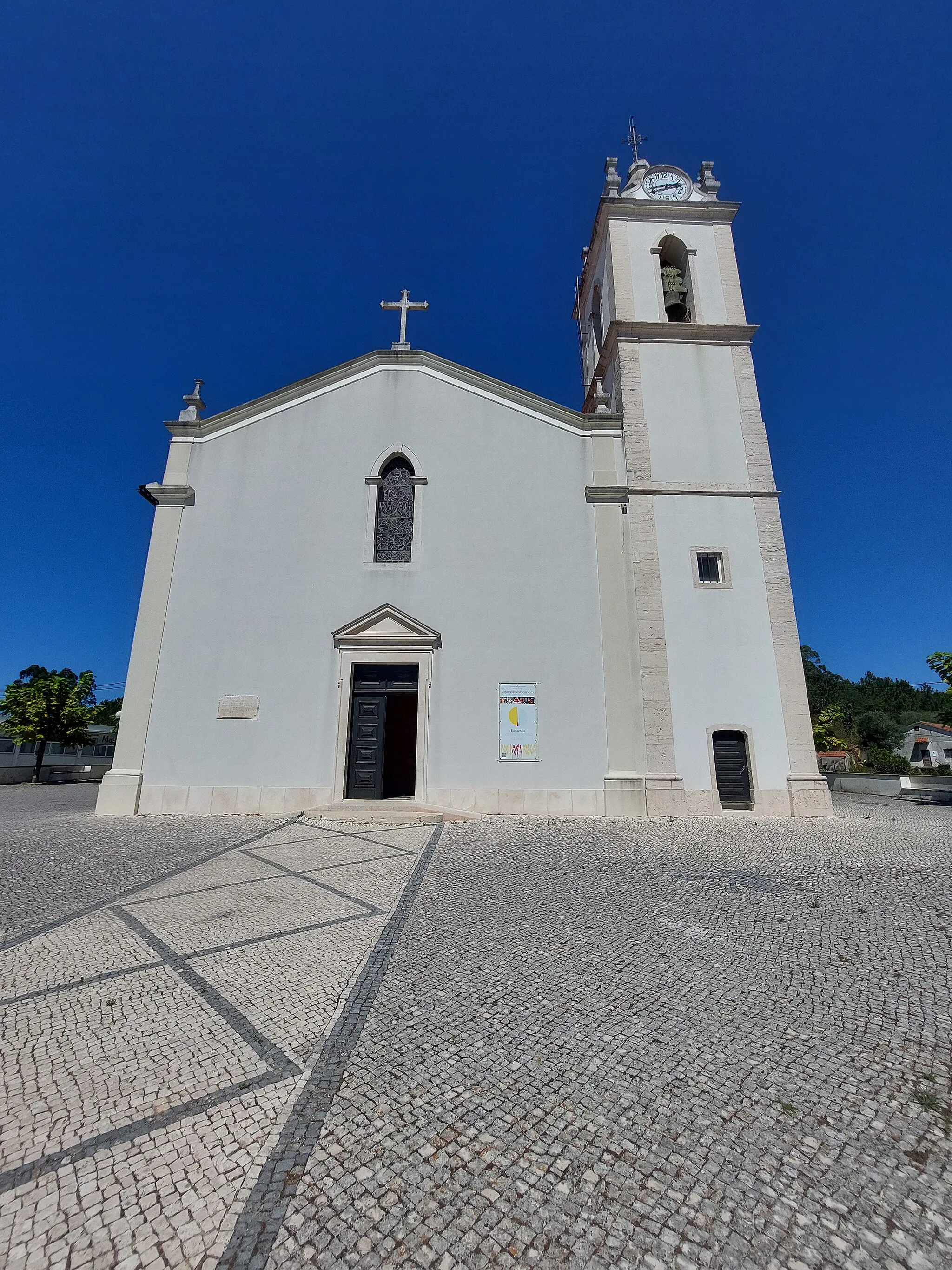 Photo showing: Fachada principal da Igreja Paroquial de Colmeias em 2022