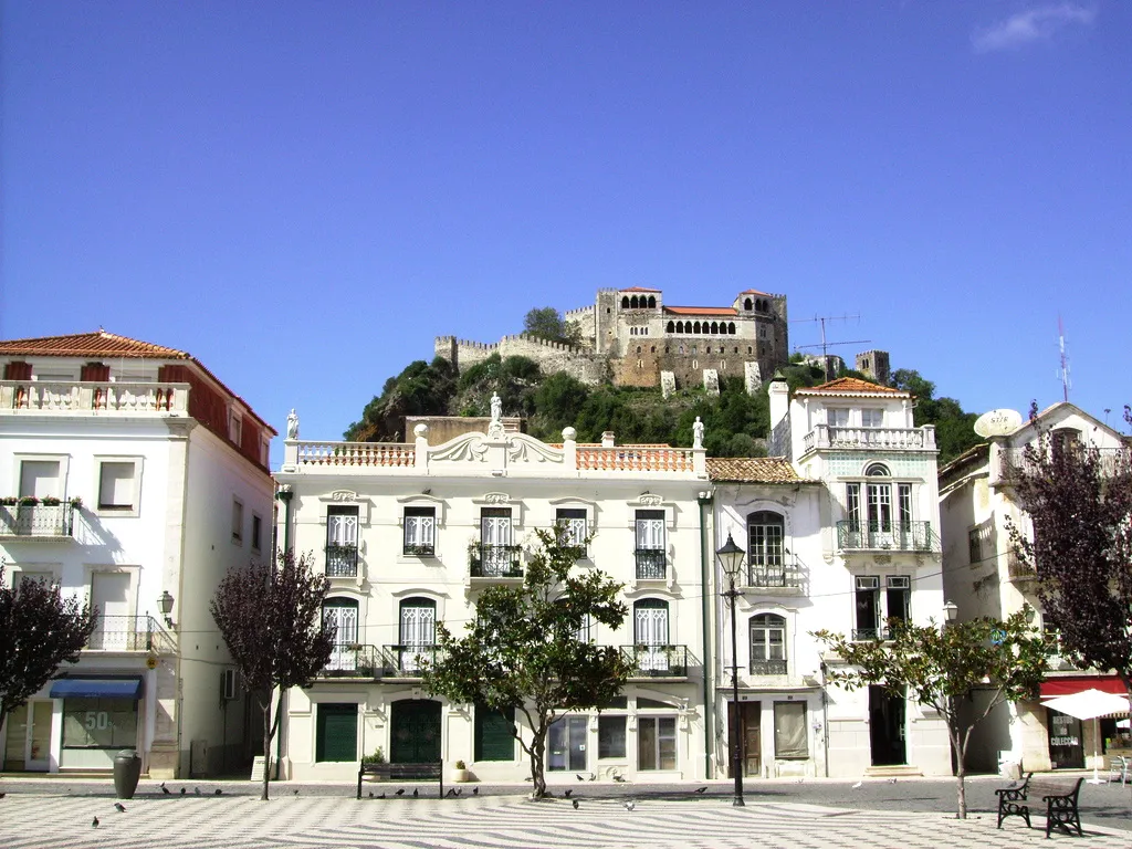 Photo showing: Square and castle of Leiria, Portugal