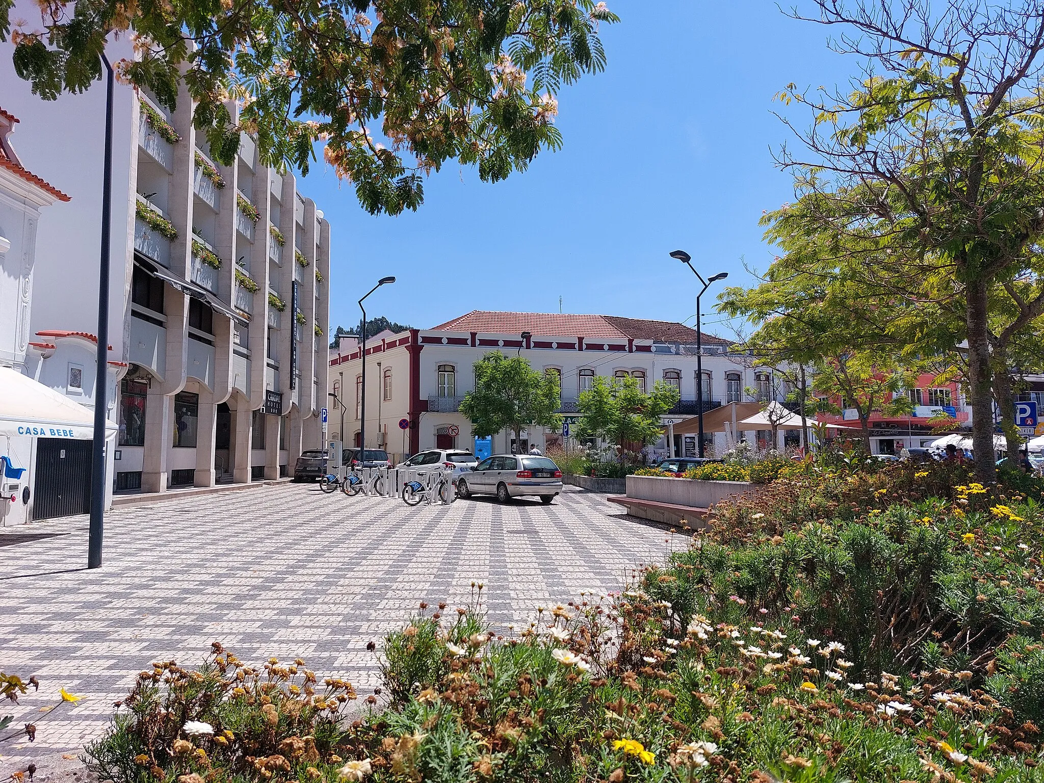 Photo showing: Enquadramento do Edifício no Largo do Cardal