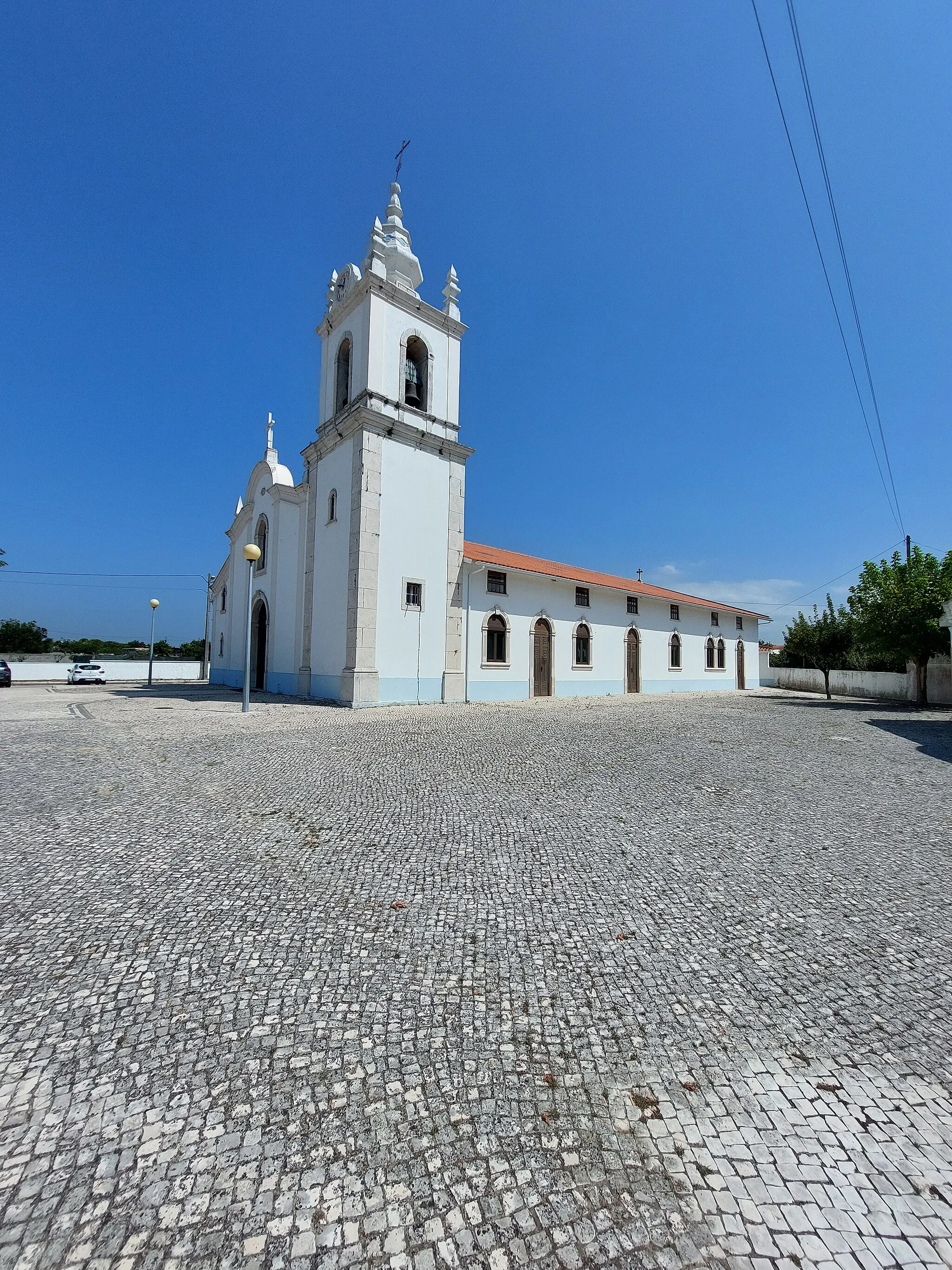 Photo showing: Fachada direita da Igreja Paroquial de Carvide