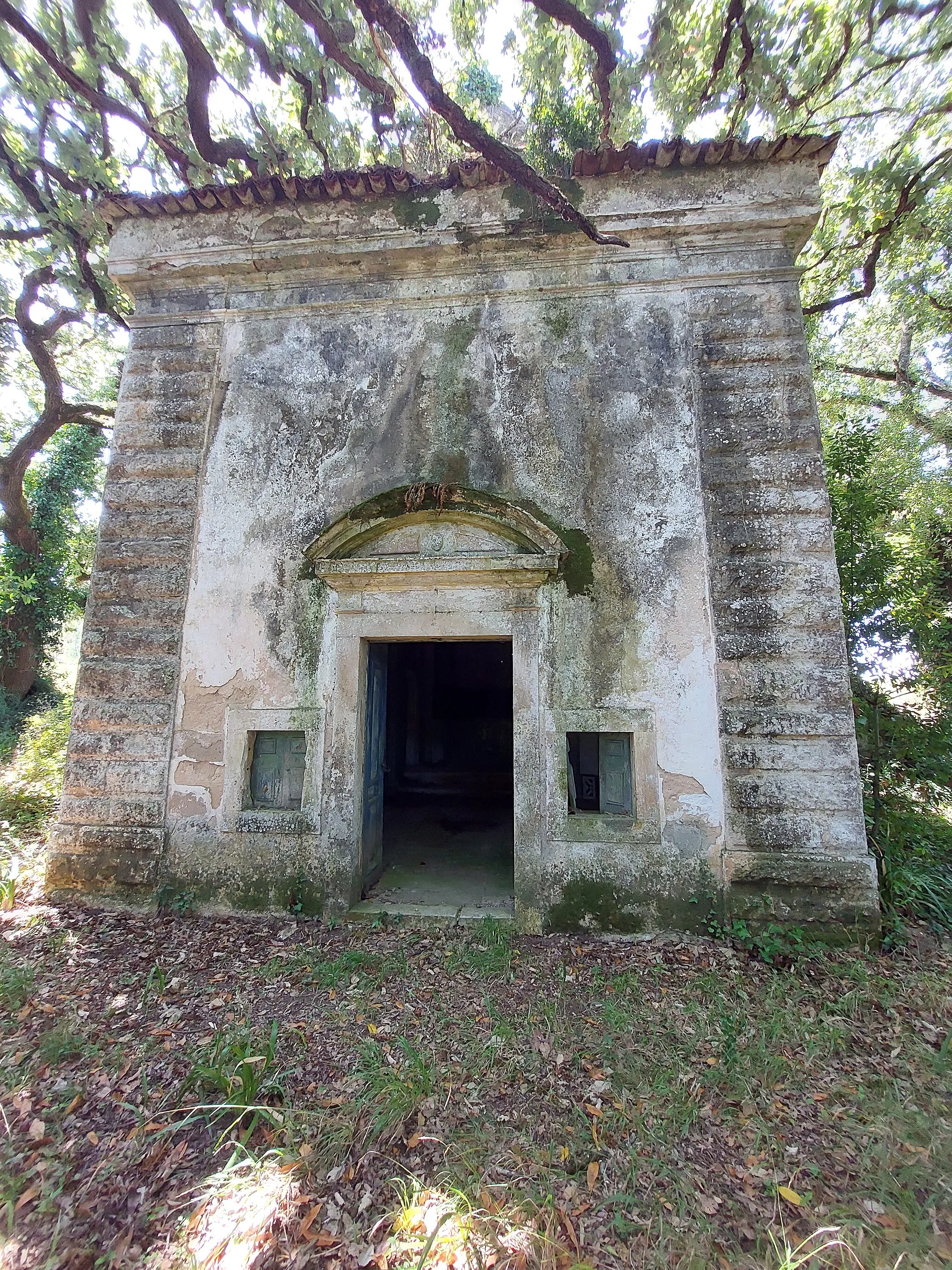 Photo showing: Fachada principal da Capela de Nossa Senhora da Piedade de Salir de Matos