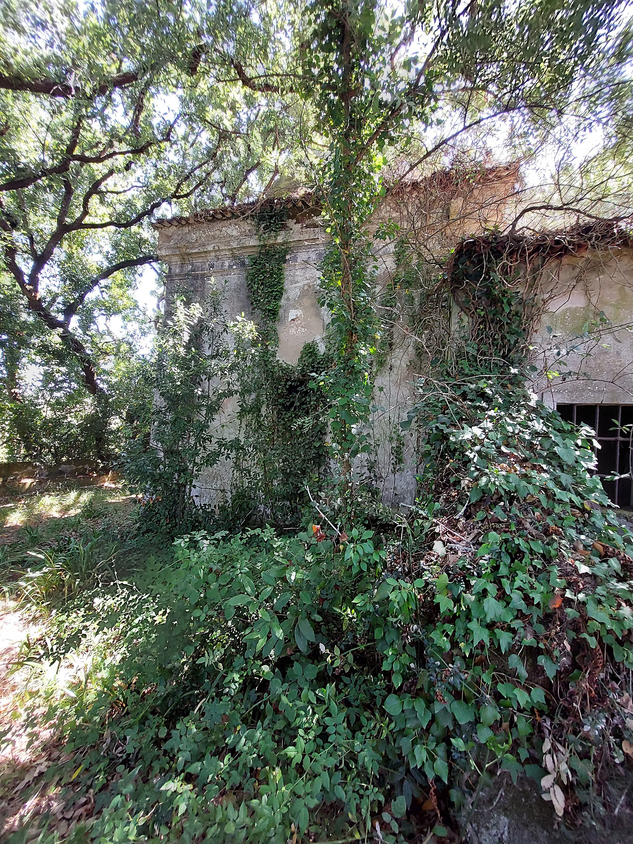 Photo showing: Fachada direita da Capela de Nossa Senhora da Piedade de Salir de Matos