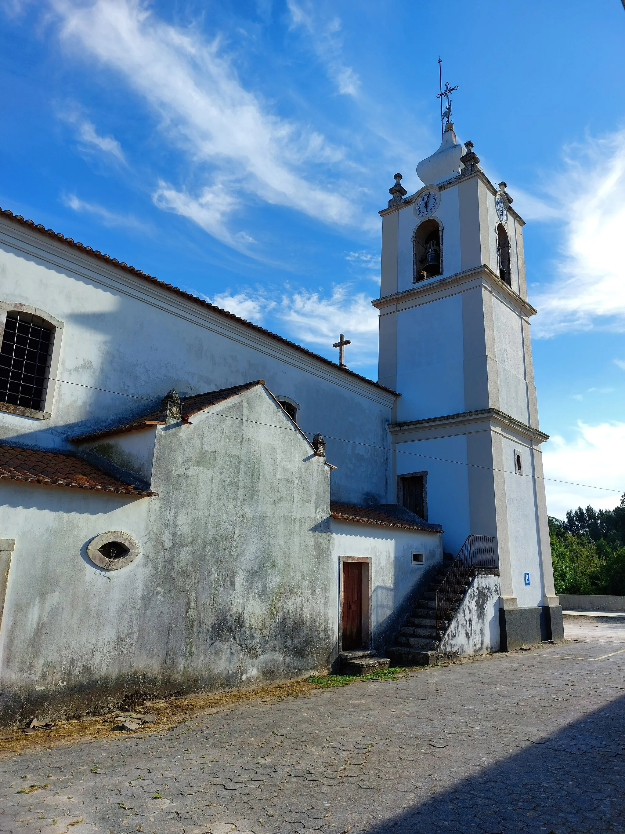 Photo showing: Torre vista do lado norte da Igreja Paroquial de Nossa Senhora da Purificação