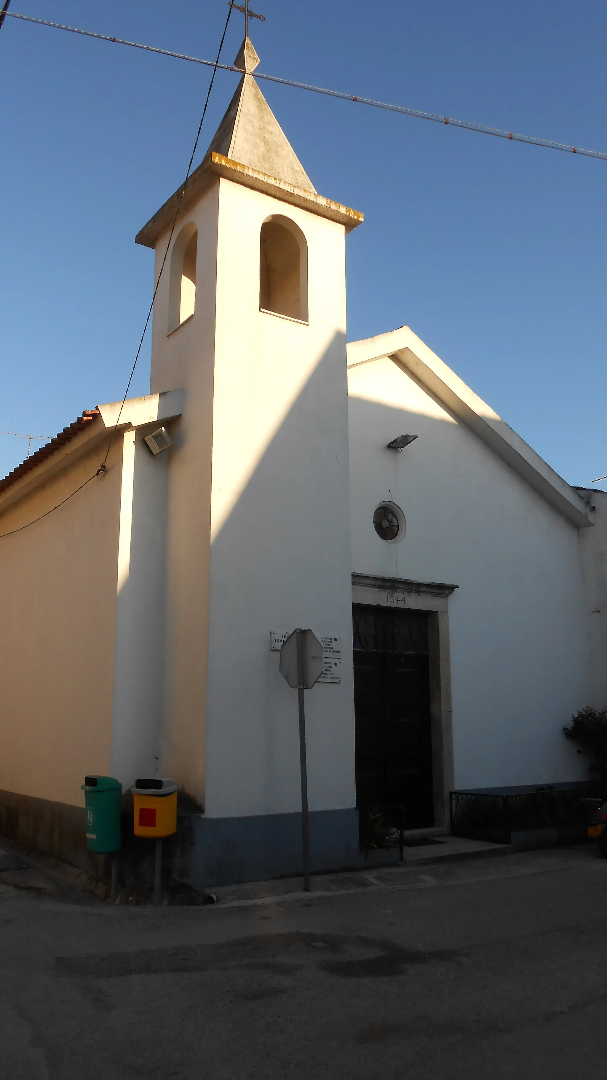 Photo showing: The chapel Capela de Nossa Senhora da Conceição in Vila Nova de Anços, built in 1641 or 1644.