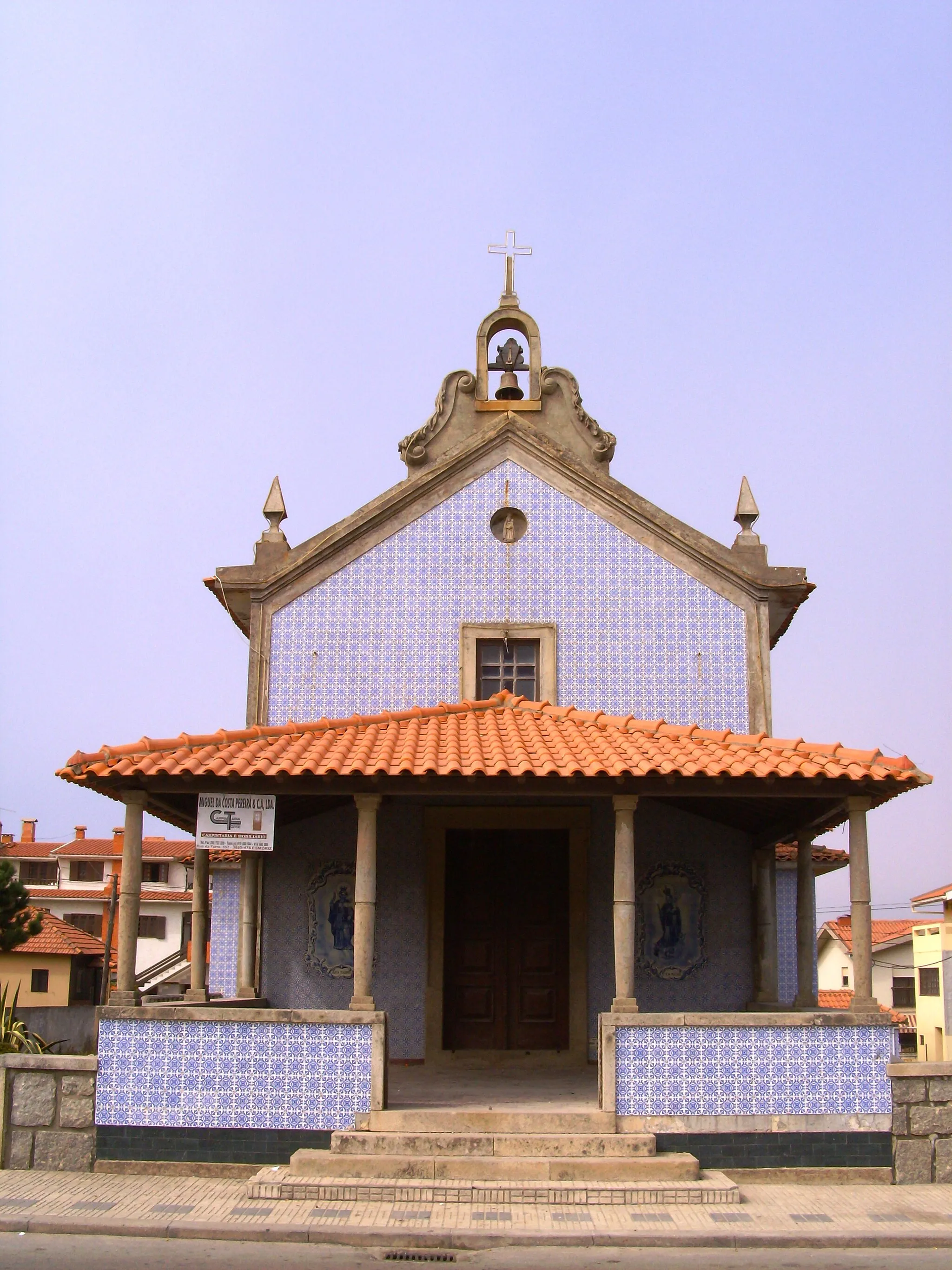 Photo showing: Capela de Nossa Senhora de Nazaré, praia de Cortegaça, concelho de Ovar, distrito de Aveiro, Portugal: fachada.