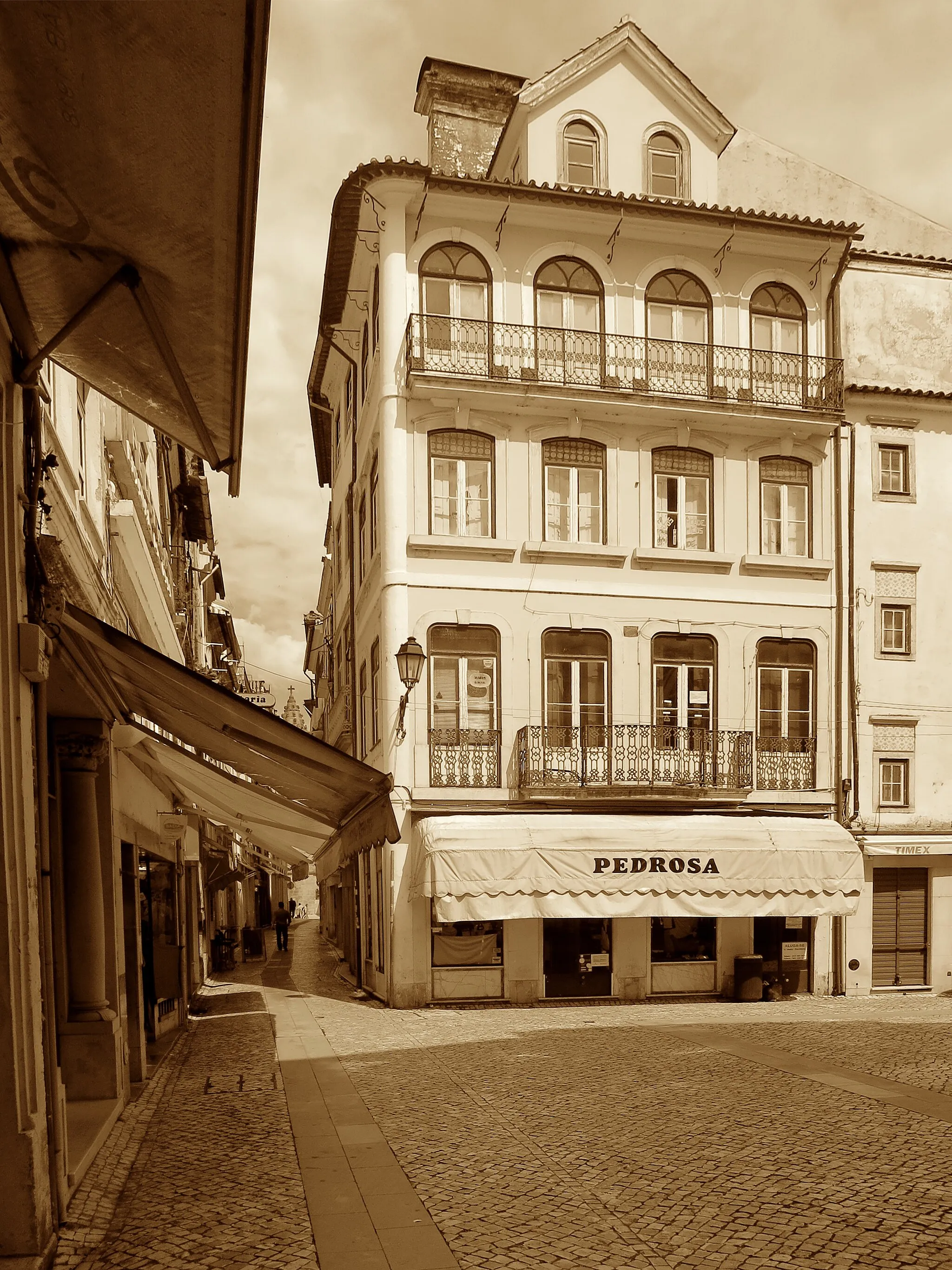 Photo showing: Coimbra - Largo do Poço