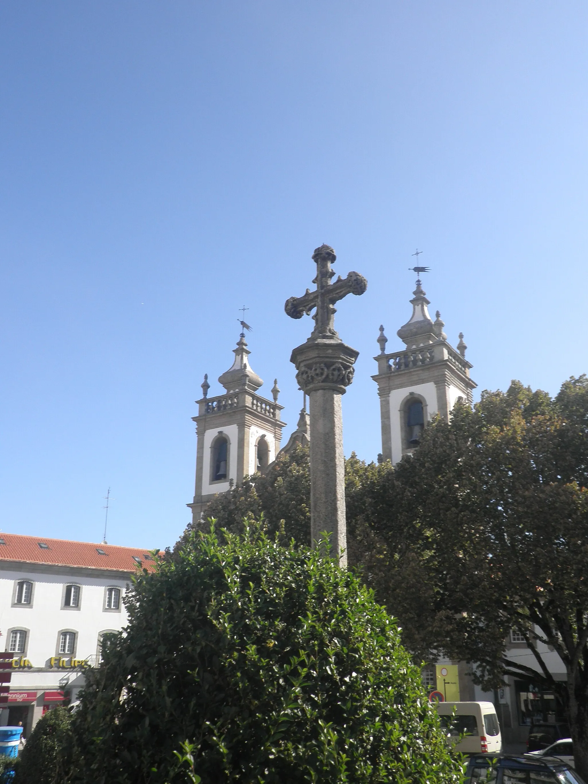 Photo showing: ou Cruzeiro ( em segundo plano, as Torres da Igreja da Misericórdia)