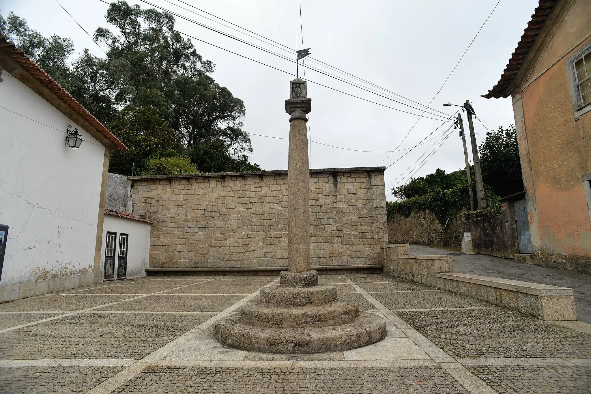 Photo showing: Pelourinho de Pinheiro da Bemposta - pelourinho em Oliveira de Azeméis, Portugal