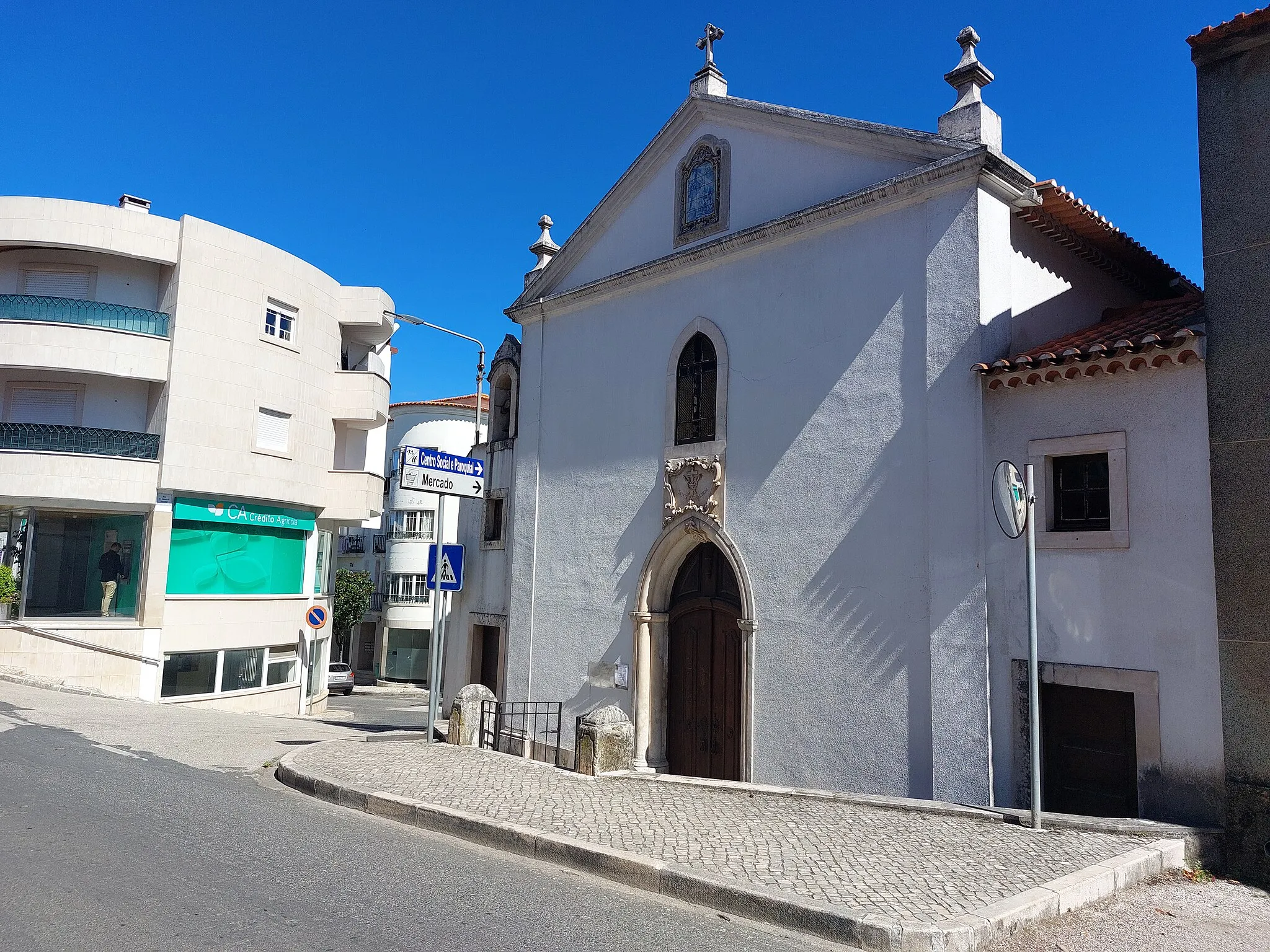 Photo showing: Perspetiva alternativa da frente da Igreja de Santa Casa da Misericórdia de Turquel