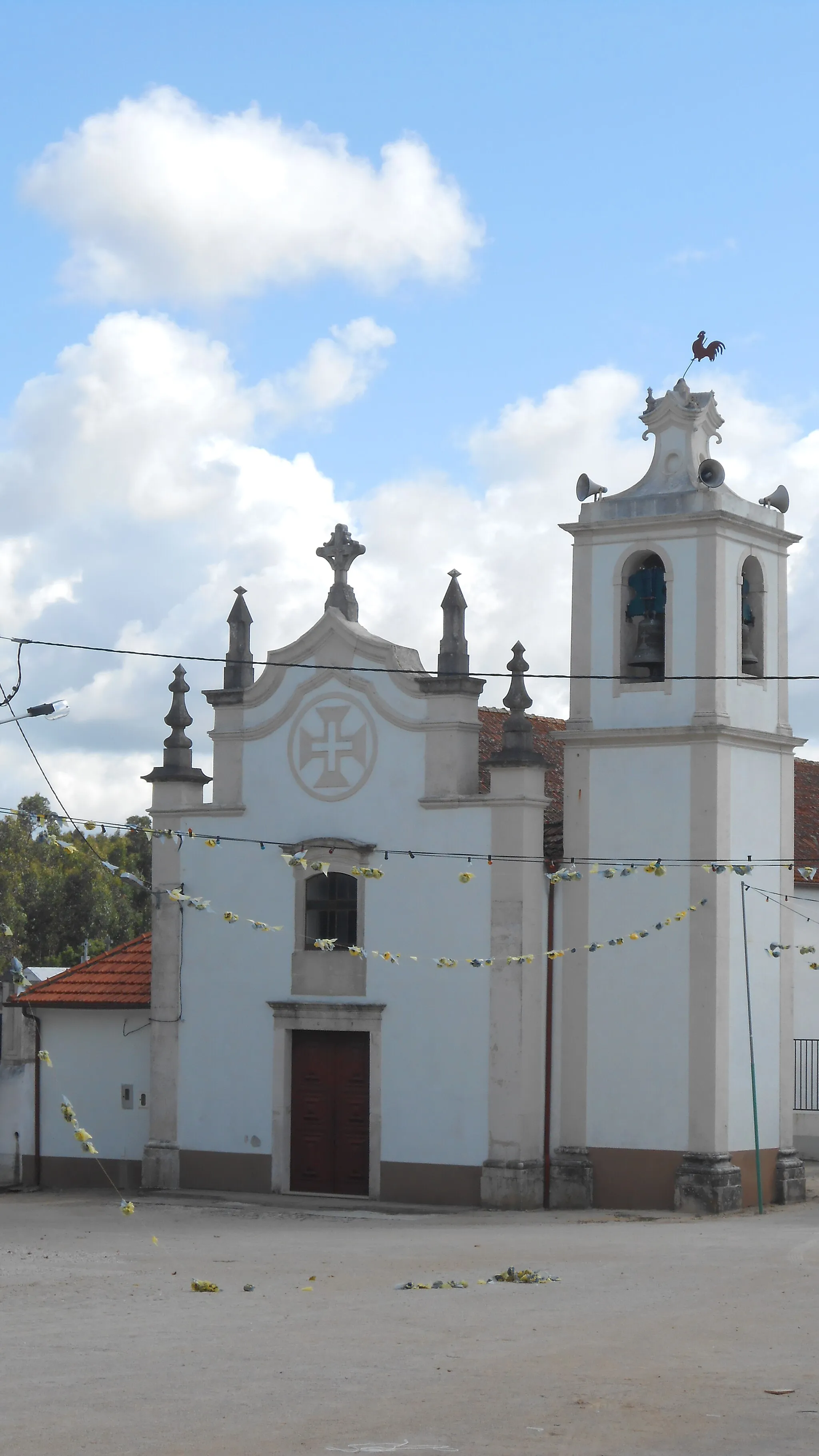 Photo showing: A Igreja paroquial de Samuel, freguesia do concelho de Soure, no distrito de Coimbra. A Igreja de Nossa Senhora da Purificação também é conhecida pela imagem do diabo no interior.