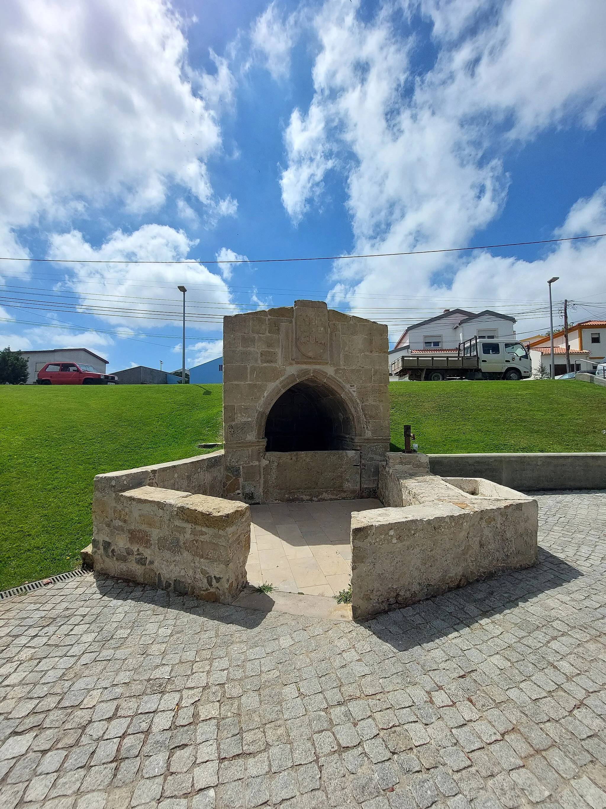 Photo showing: Frente da Fonte de Nossa Senhora da Conceição