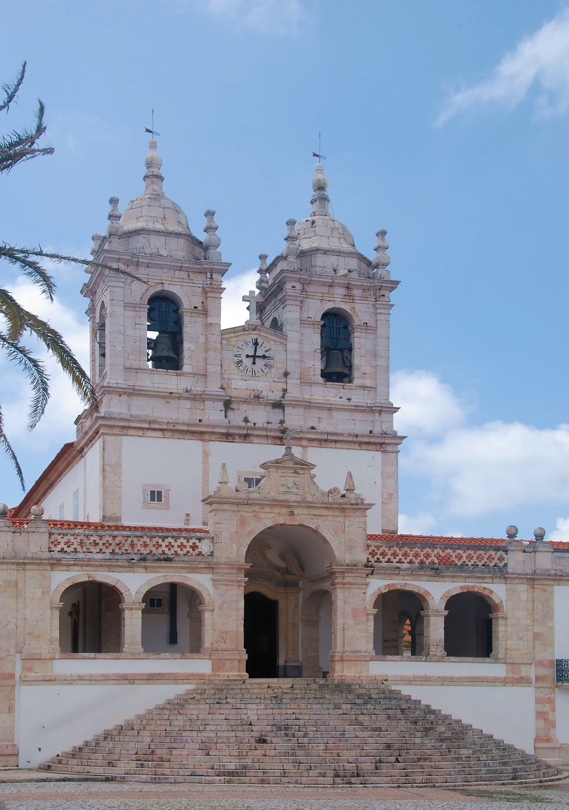 Photo showing: The curch of Nossa Senhora da Nazaré (Our Lady of Nazaré), Nazaré, Portugal